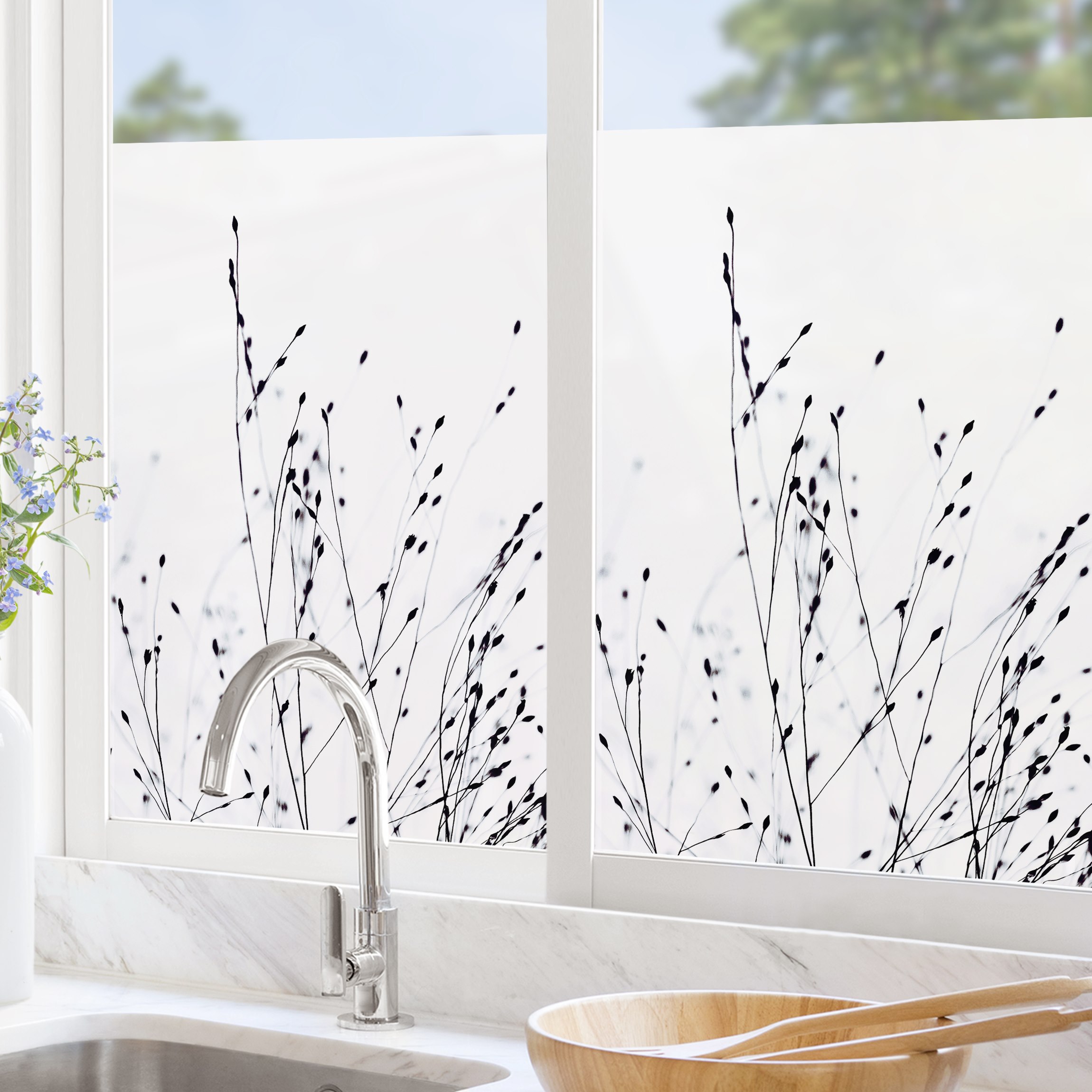 Fensterfolie Zarte Gräser im nahen Schatten