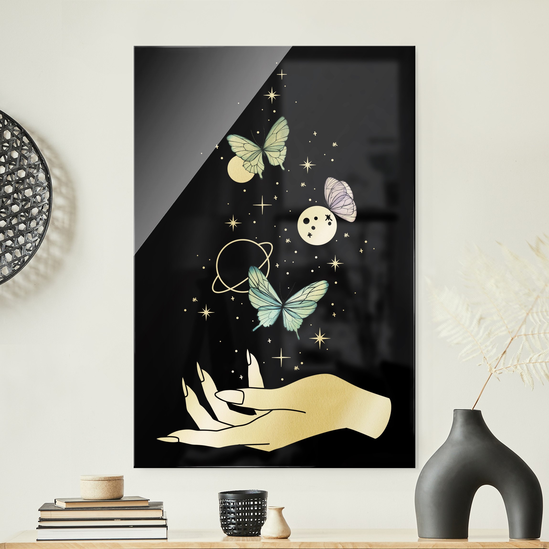 Glasbild Zaubernde Hand - Schmetterlinge und Planeten