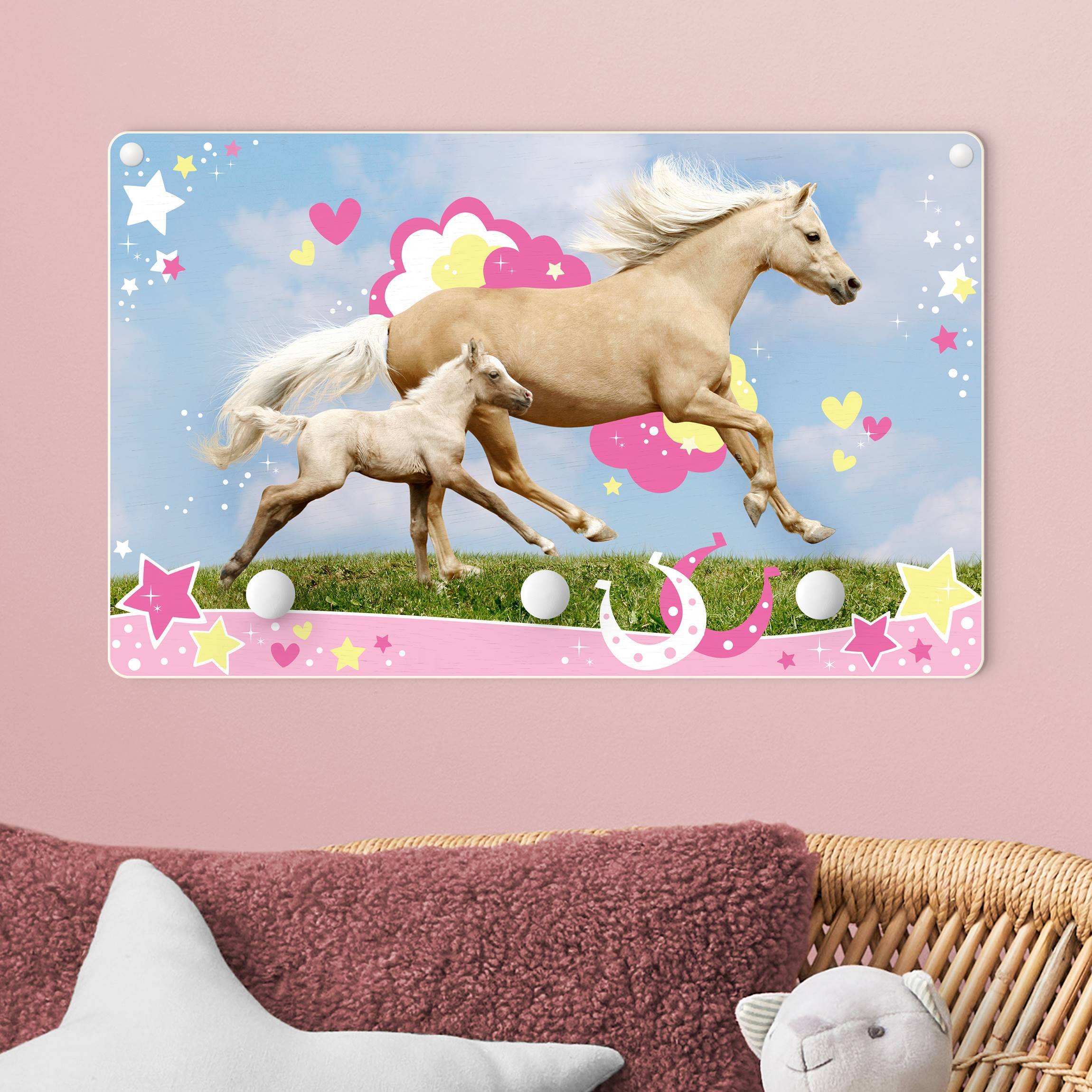 Kindergarderobe Holz Zwei galoppierende Pferde mit Sternen