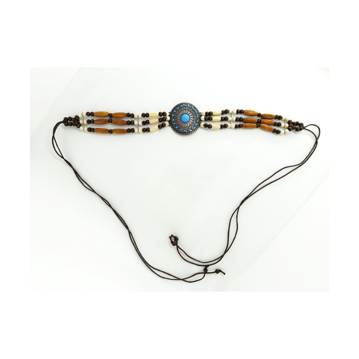 Hutband mit Holzperlen und Concho mit blauen Kunststeinen