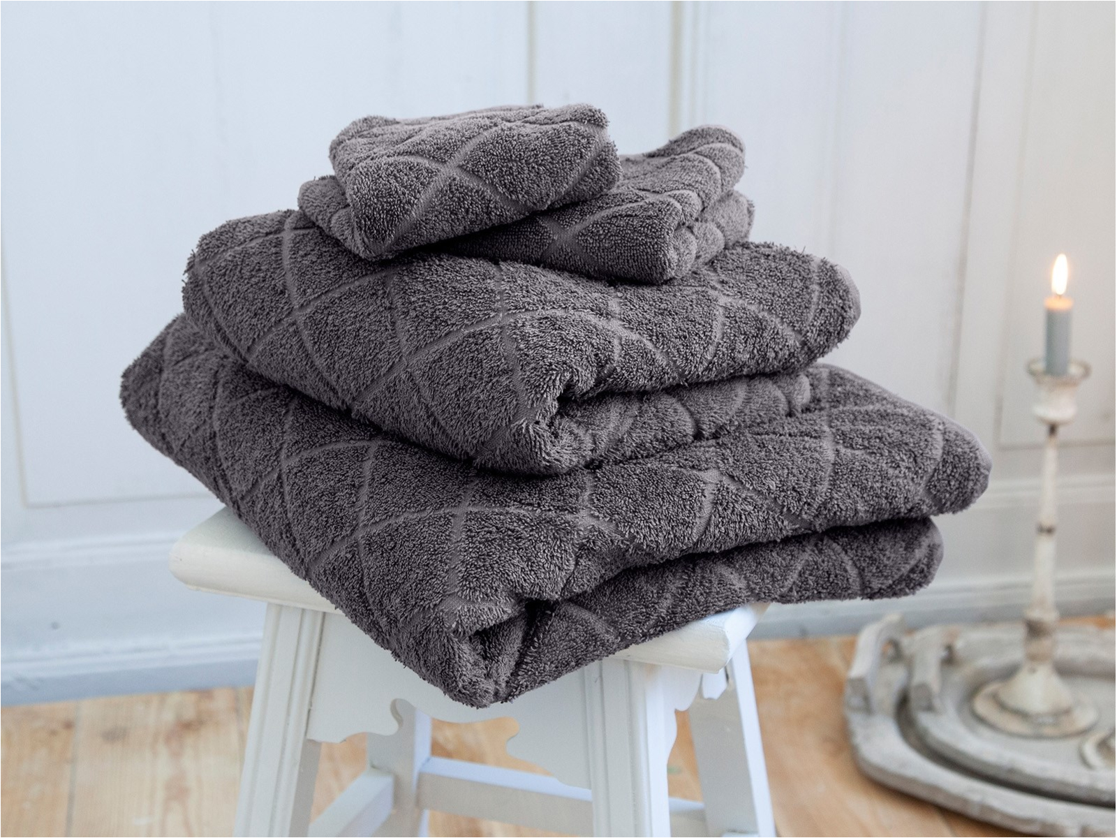 Handtuch-Set Bio-Baumwolle Frottee 4-teilig Raute dunkelgrau 2 Gästehandtücher, 1 Handtuch und 1 Badetuch