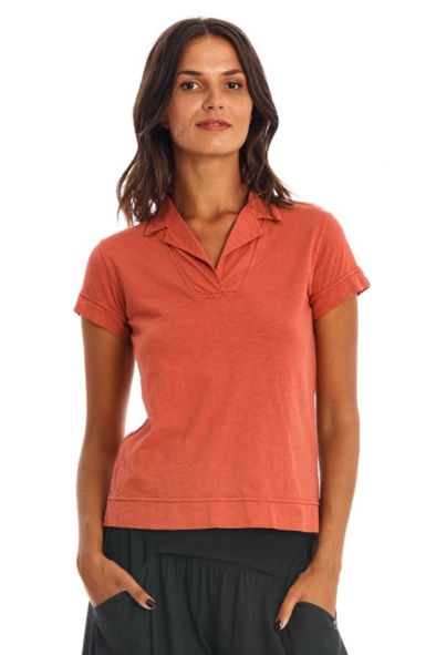 RAVENS VIEW IBIZA Damen vegan Polo T-Shirt Alexa Erde Rot