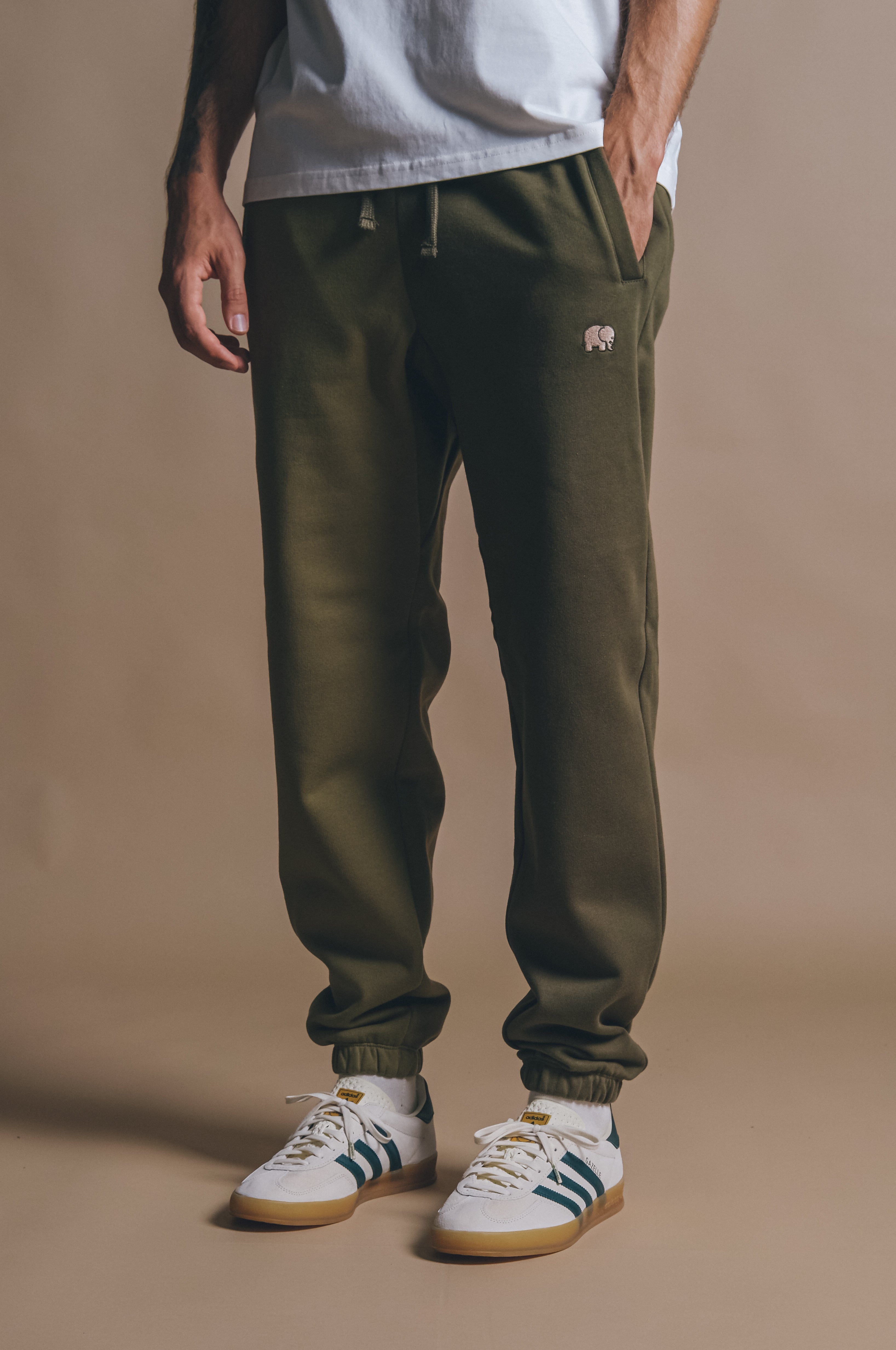 Trendsplant Herren vegan Sweatpants Color Block Dark Olive & Gothic Olive