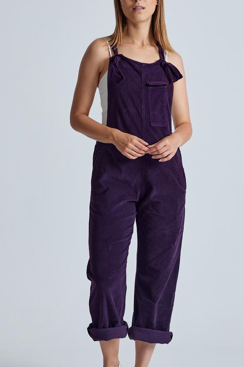 Flax and Loom Damen vegan Latzhose Corduroy Mary Lou Aubergine
