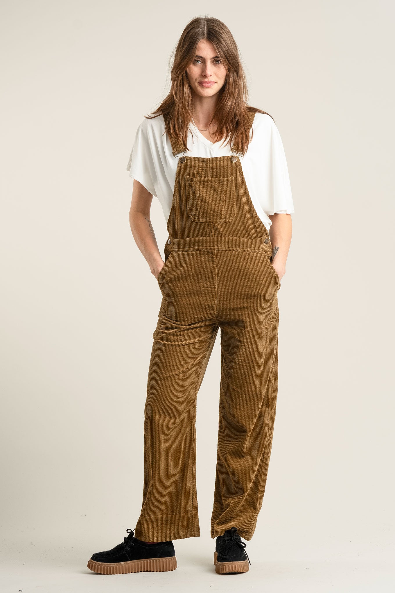 KOMODO Damen vegan Latzhose Leni Cord Olive