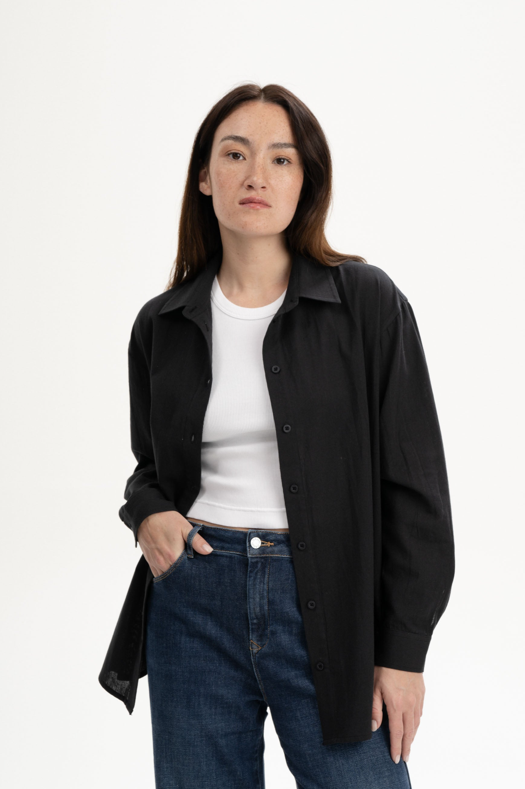 MELA Damen vegan Bluse Naitee Holzkohle Schwarz