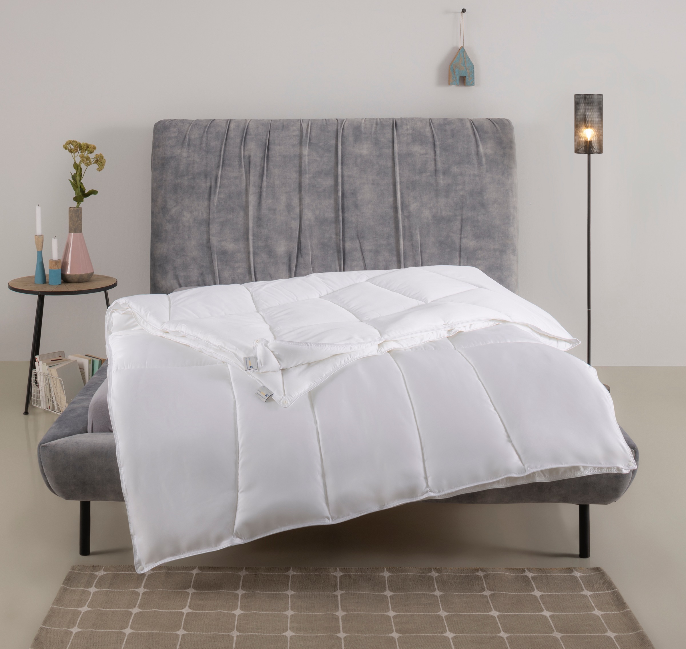 Älgdröm Kunstfaserbettdecke 'Lotus, Bettdecke 135x200 cm, 155x220 cm und weiteren Größen, Winter' 4-Jahreszeiten Füllung 100% Polyester 1 Stk. tlg. Bettdecke, 4 Jahreszeiten, Decke für Hausstauballergiker geeignet