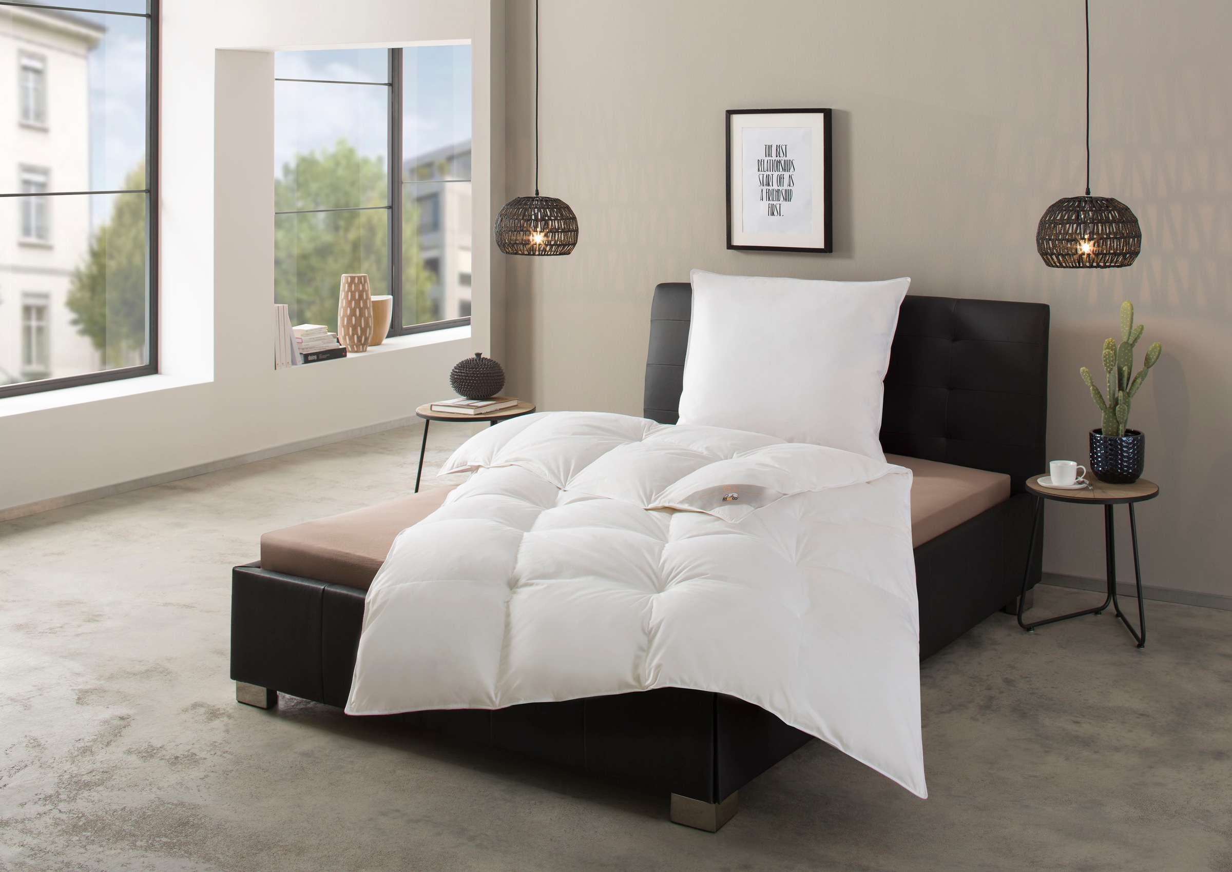 RIBECO Federbettdecke 'Laram, Bettdecken für Sommer oder Winter, Made in Germany' leicht Füllung 90 % Federn, 10 % Daunen Bezug Baumwolle 1 Stk. tlg. Super Preis-Leistung, Bettdecke 135x200 cm oder 155x220 cm, Decke