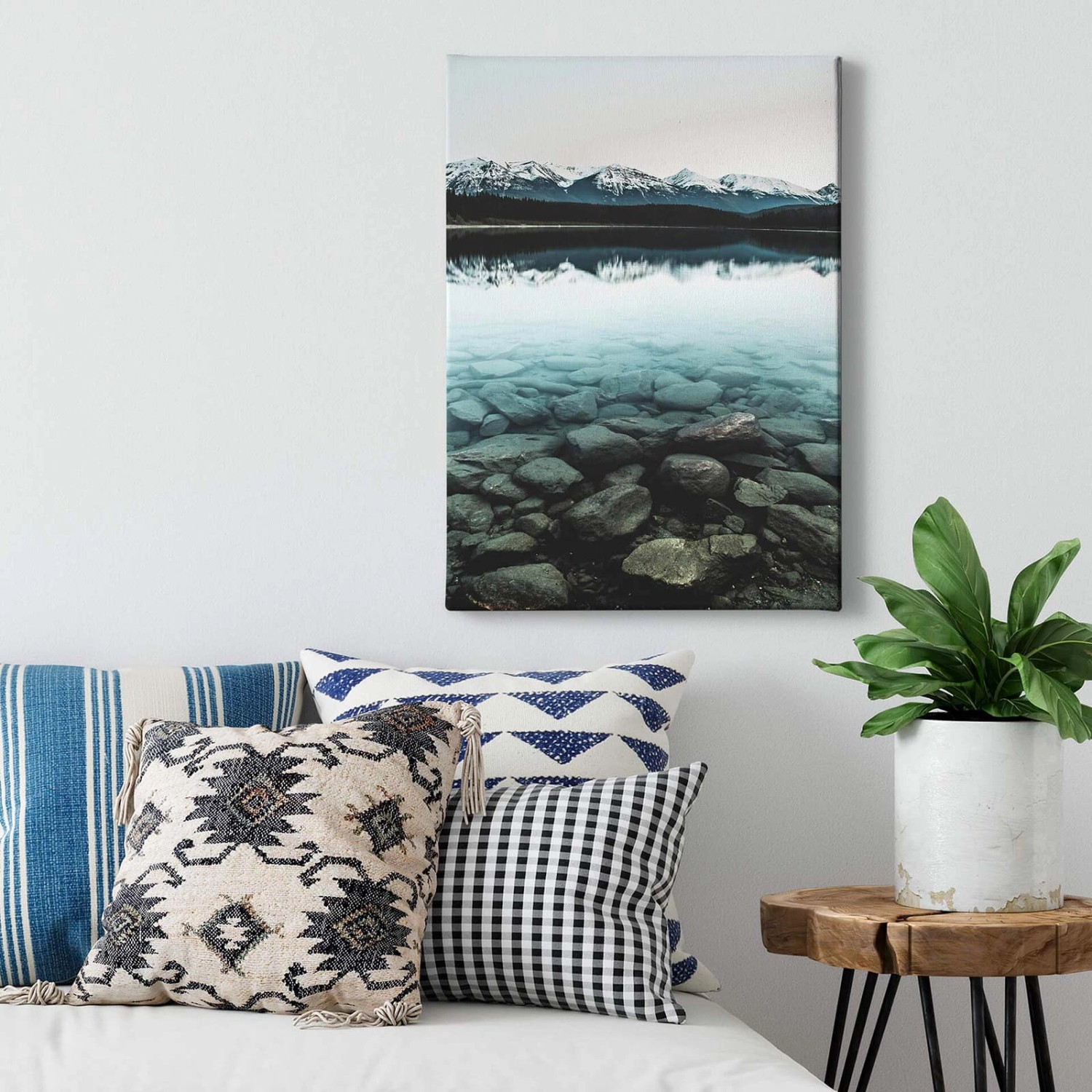 Bricoflor Wandbild Mit Bergen Und See Leinwand Bild Mit Berglandschaft Für Schlafzimmer Und Wohnzimmer Alpen Bild Auf Leinwand Im Hochformat