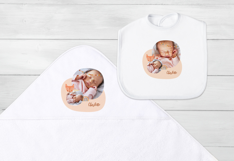 Personalisiertes Geschenkset zur Geburt (Badetuch & Lätzchen)