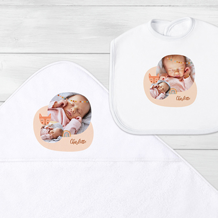 Personalisiertes Geschenkset zur Geburt (Badetuch & Lätzchen)