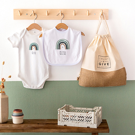 Geschenkset Geburt (Lätzchen & Body, 6-12 Monate)