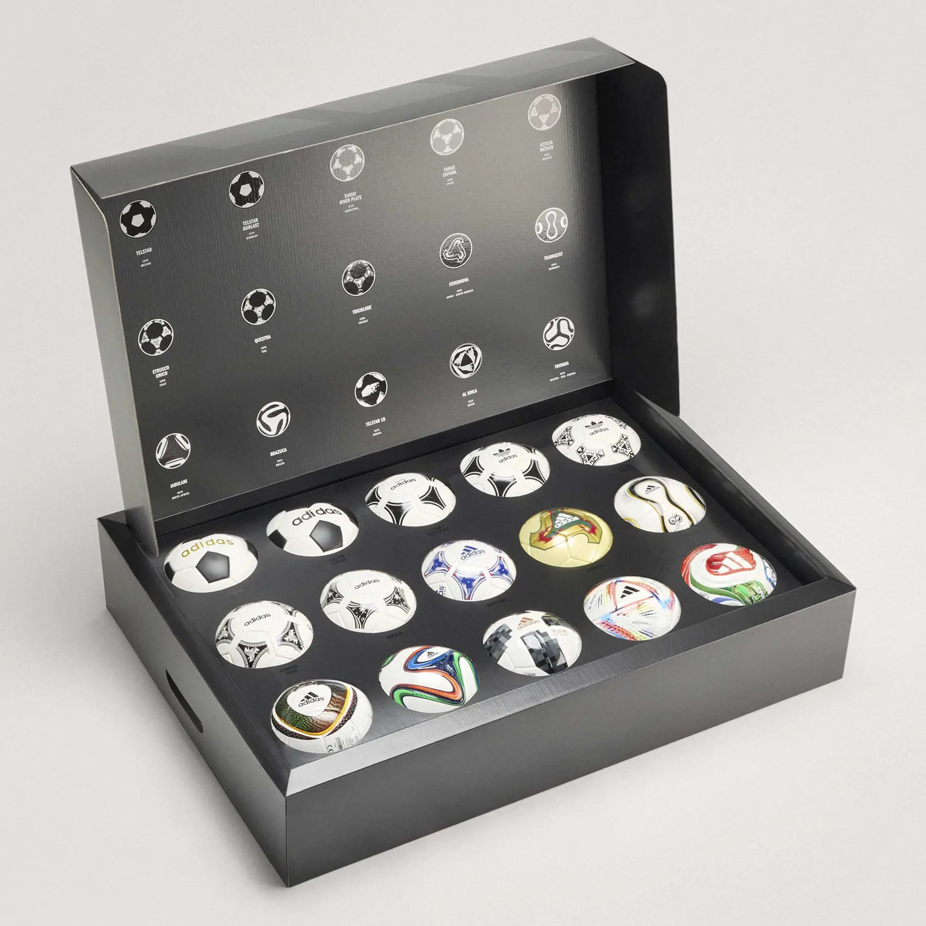 Set mit Mini-Fußbällen aus der Geschichte adidas FIFA World Cup