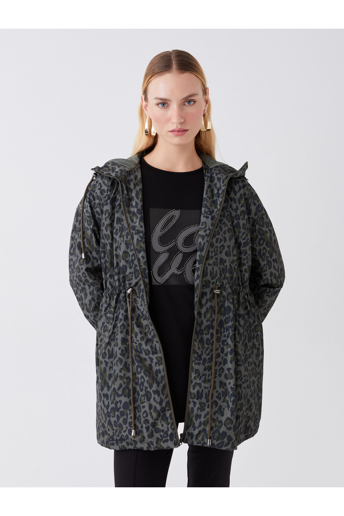 LC Waikiki Übergroßer Regenmantel Mit Kapuze, Aufdruck Und Langen Ärmeln für Damen - 42