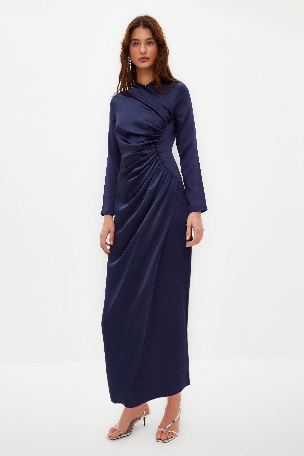 Trendyol Modest Marineblaues, Detailliertes Abendkleid Aus Gewebtem Satin Mit Raffungen für Damen - 36