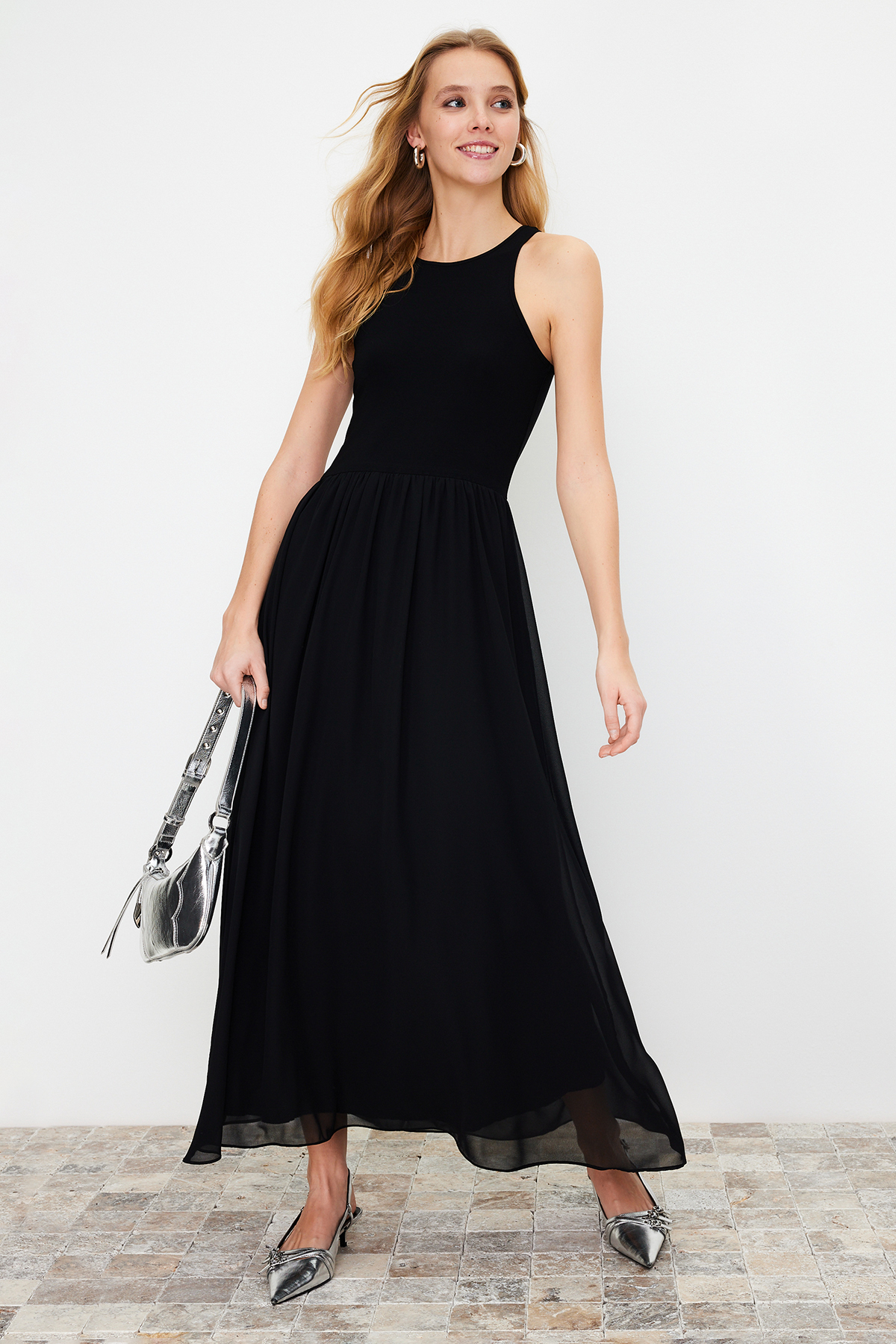Trendyol Collection Schwarzes Maxi-kleid Mit Neckholder-kragen Und Futter Aus Strickgewebe-mix für Damen - 38