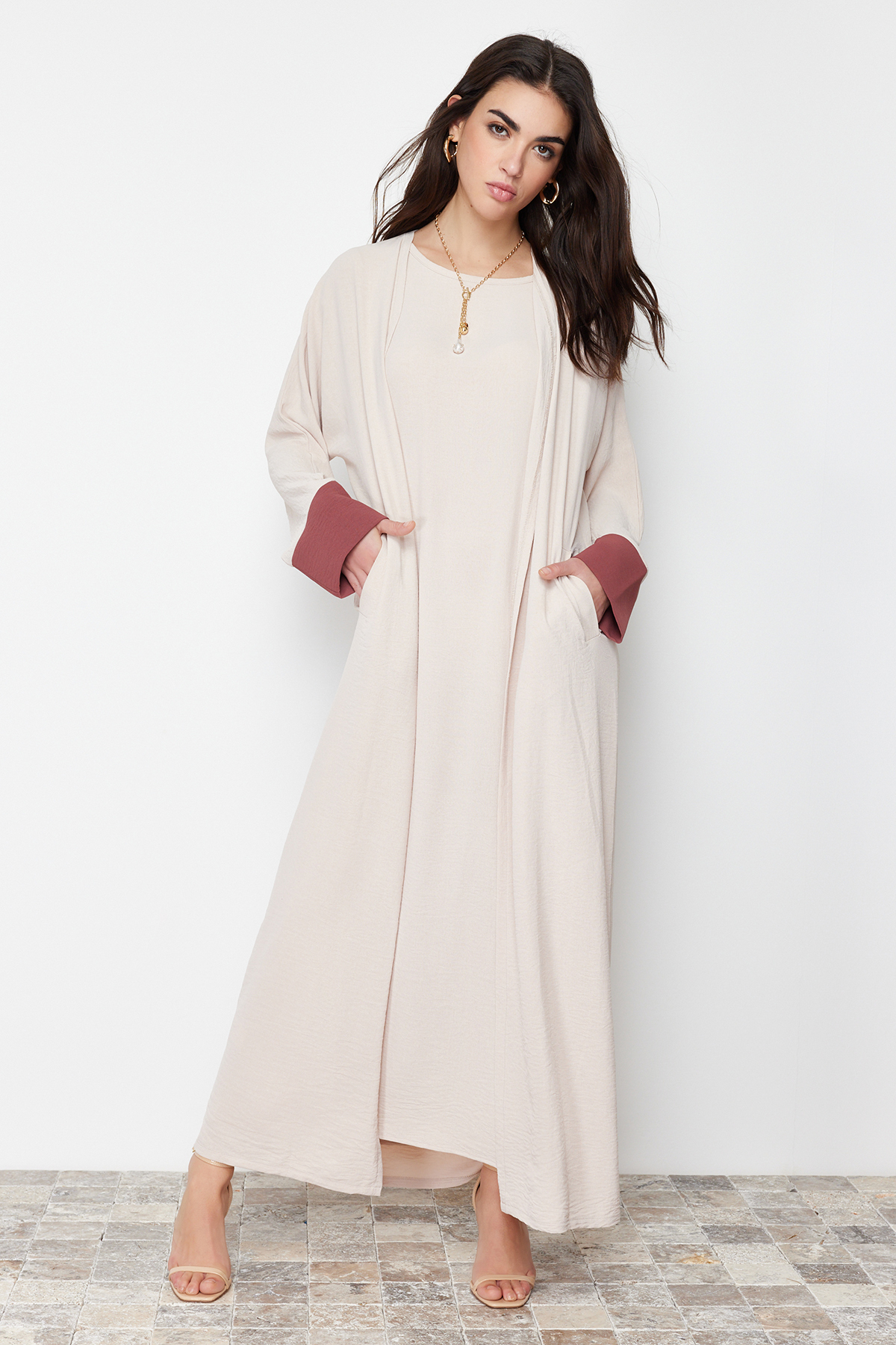 Trendyol Modest Steinfarbenes Aerobin Ferace/abaya & Kleid, 2-teiliges Gewebtes Set für Damen - 44
