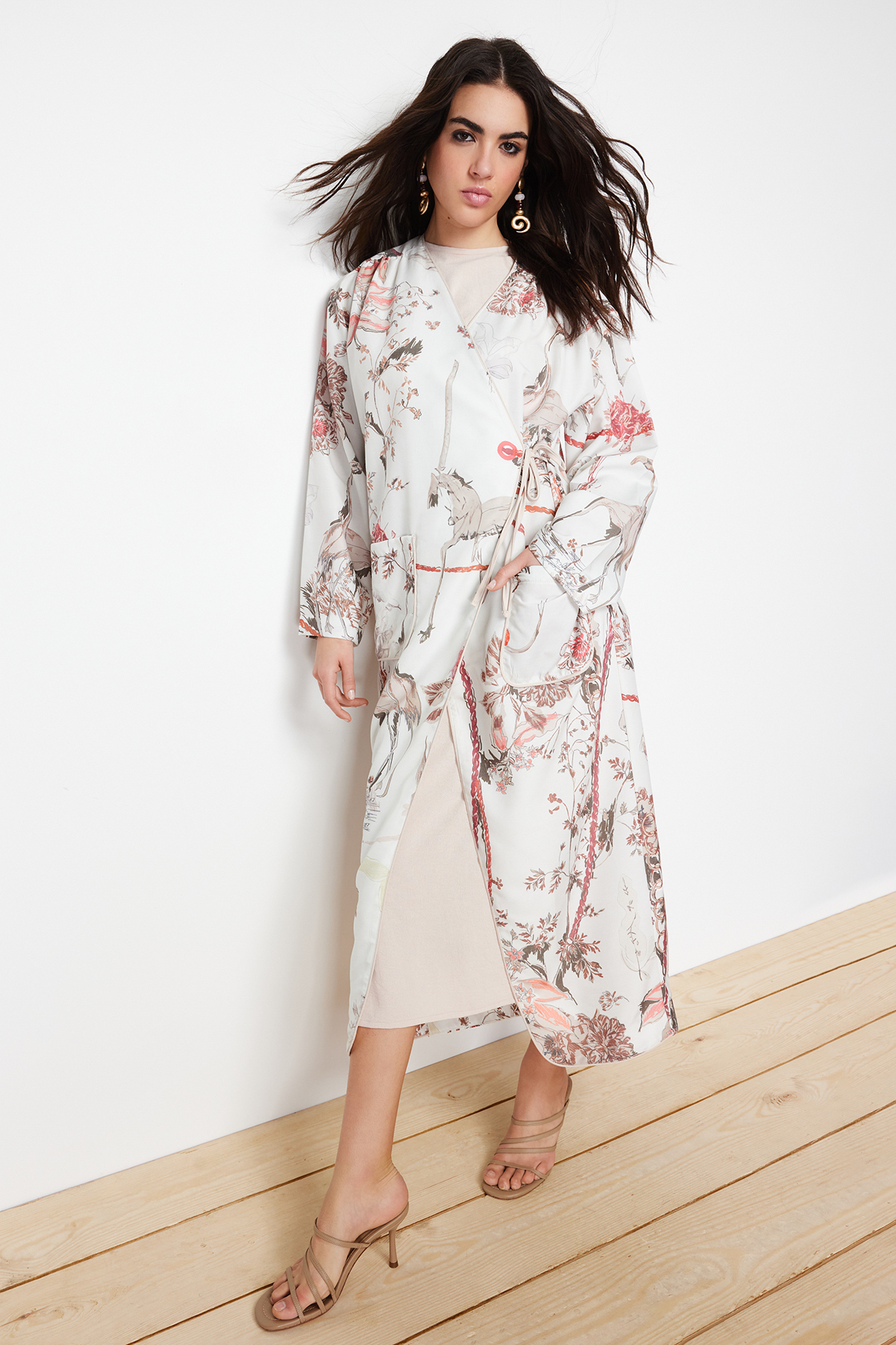 Trendyol Modest Beige Gemusterte Zweireihige Lange Gewebte Abaya-mütze & Ferace für Damen - 36