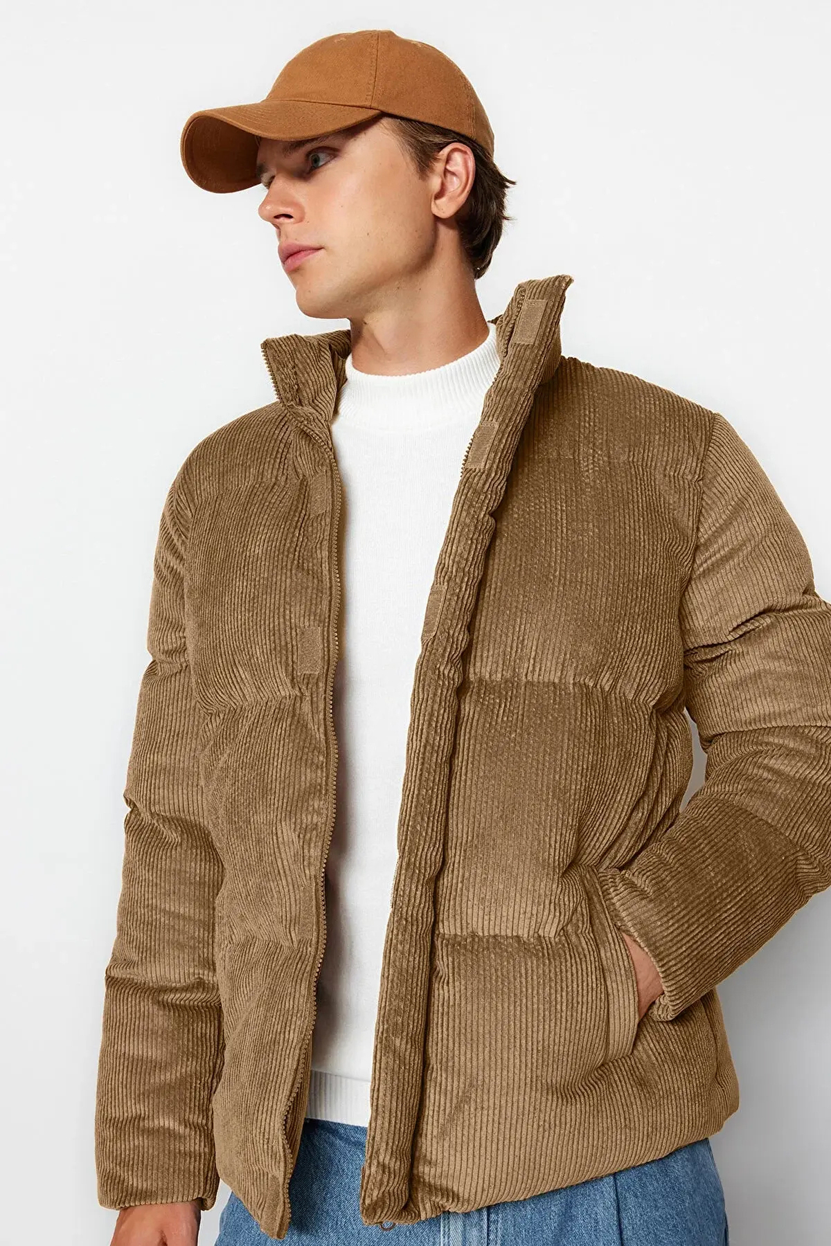 Trendyol Collection Camel Regular Fit Stehkragen Cord Puffer Wintermantel für Herren - L