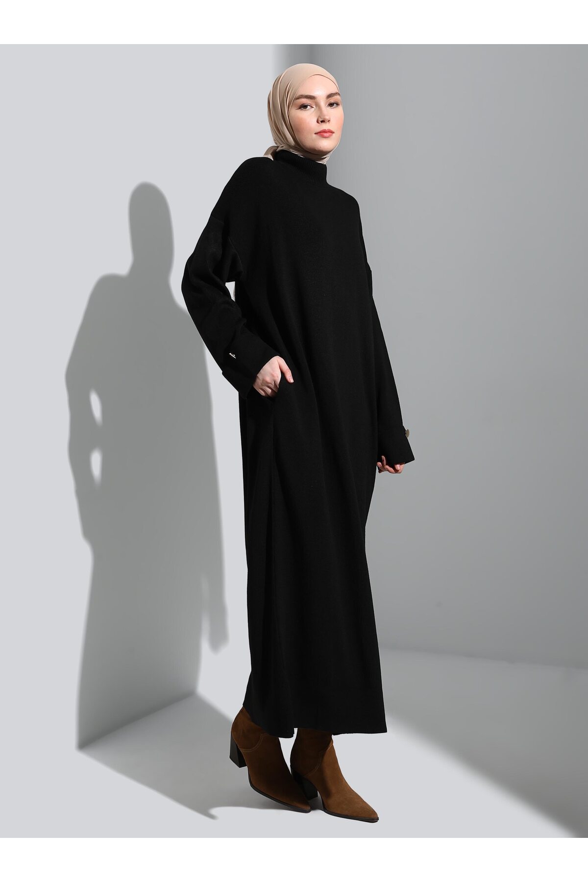 Refka Rollkragenärmeliges Strick-hijab-kleid Mit Gefalteten Ärmeln Schwarz Refka für Damen - S/M