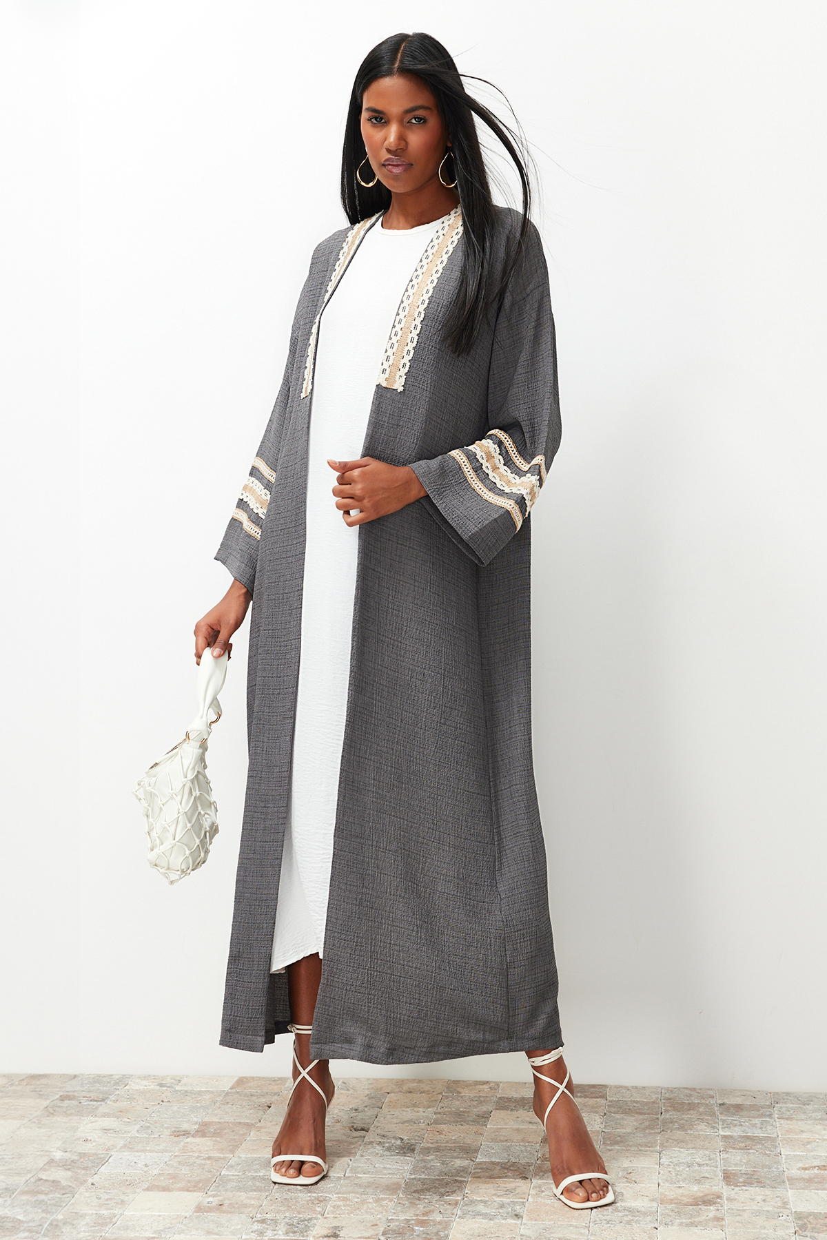 Trendyol Modest Anthrazitfarbener, Lang Gewebter Kimono & Kaftan & Abaya Mit Brode-details für Damen - 42