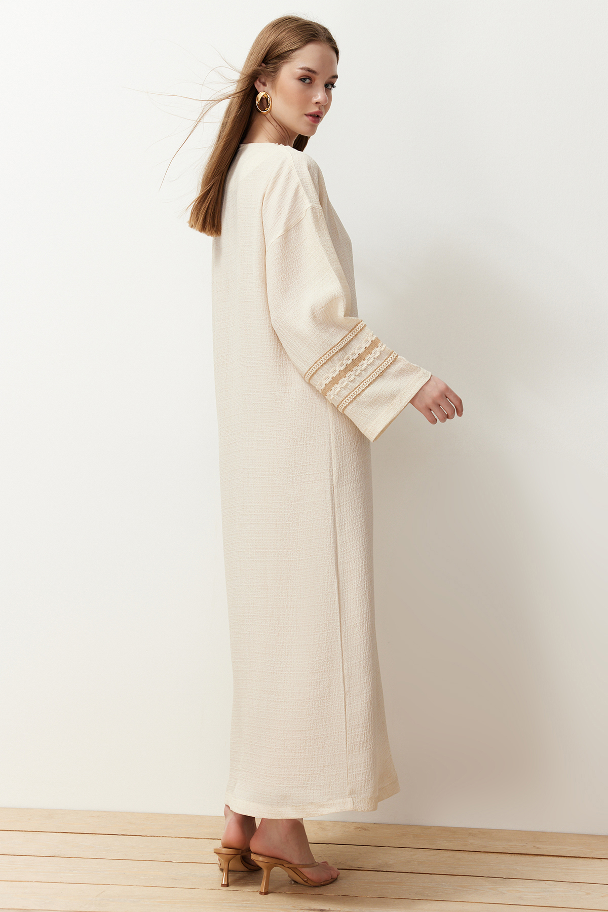 Trendyol Modest Langer Gewebter Kimono & Kaftan & Abaya Mit Steinstickerei-details für Damen - 38