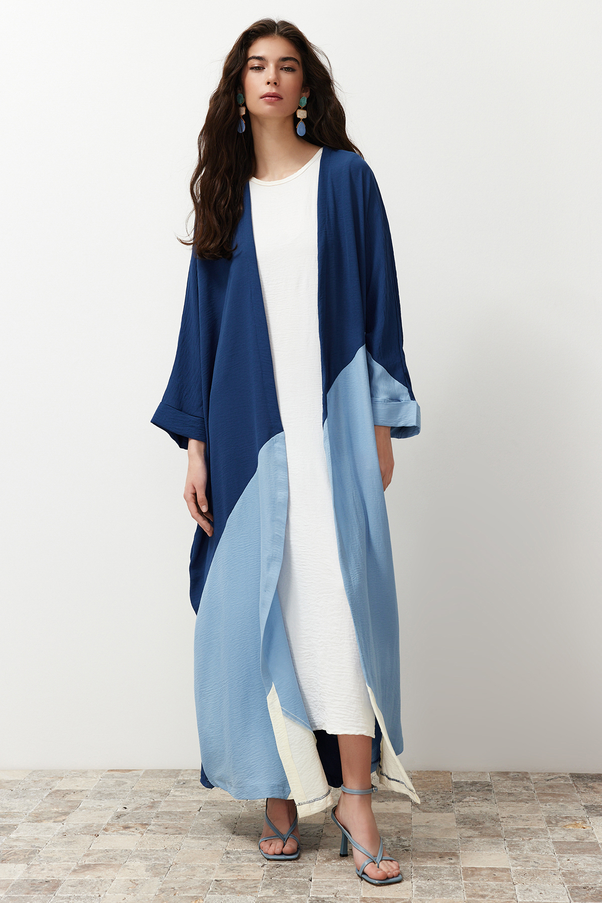 Trendyol Modest Indigoblau, Marineblau, Farbblock, Gewebte Mütze, Ferace, Abaya Und Kimono für Damen - L/XL