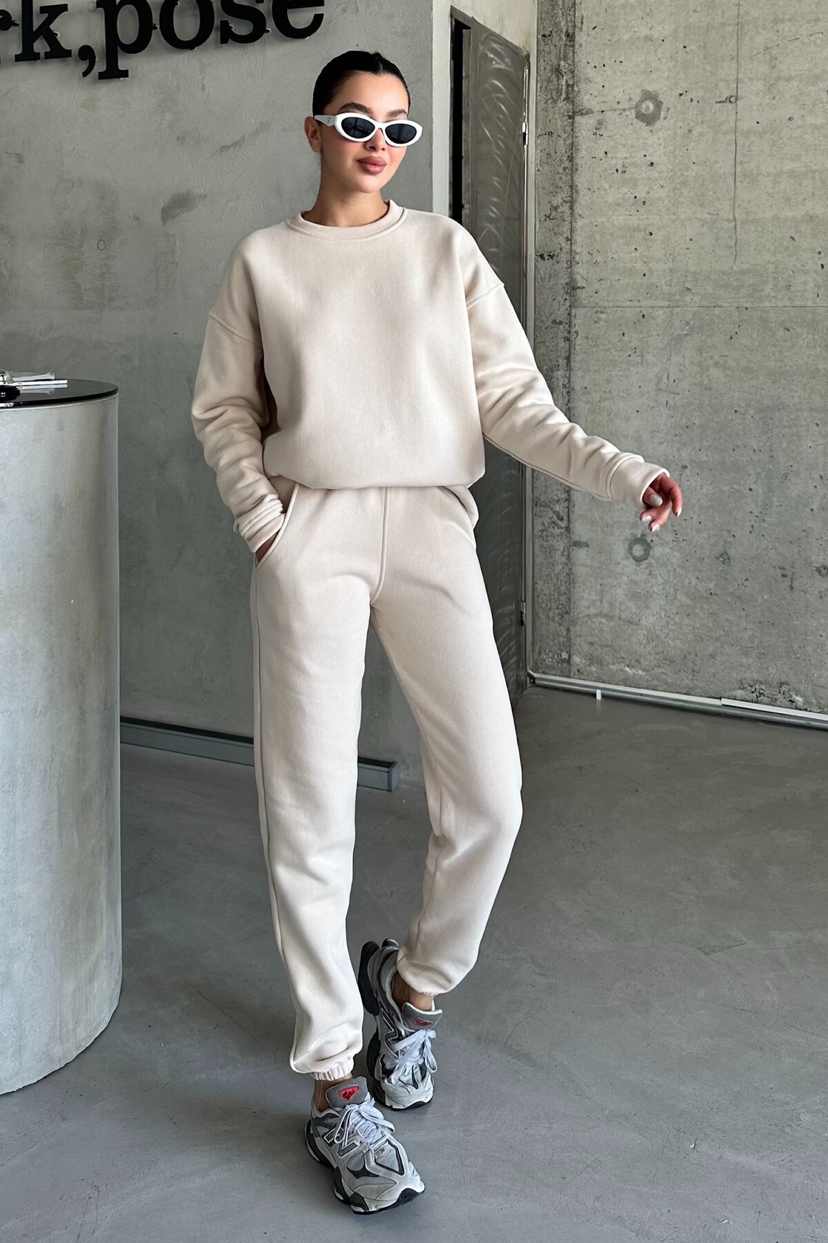 MODAGEN Beiges Unisex-übergrößen-trainingsanzug-set Rundhals - M