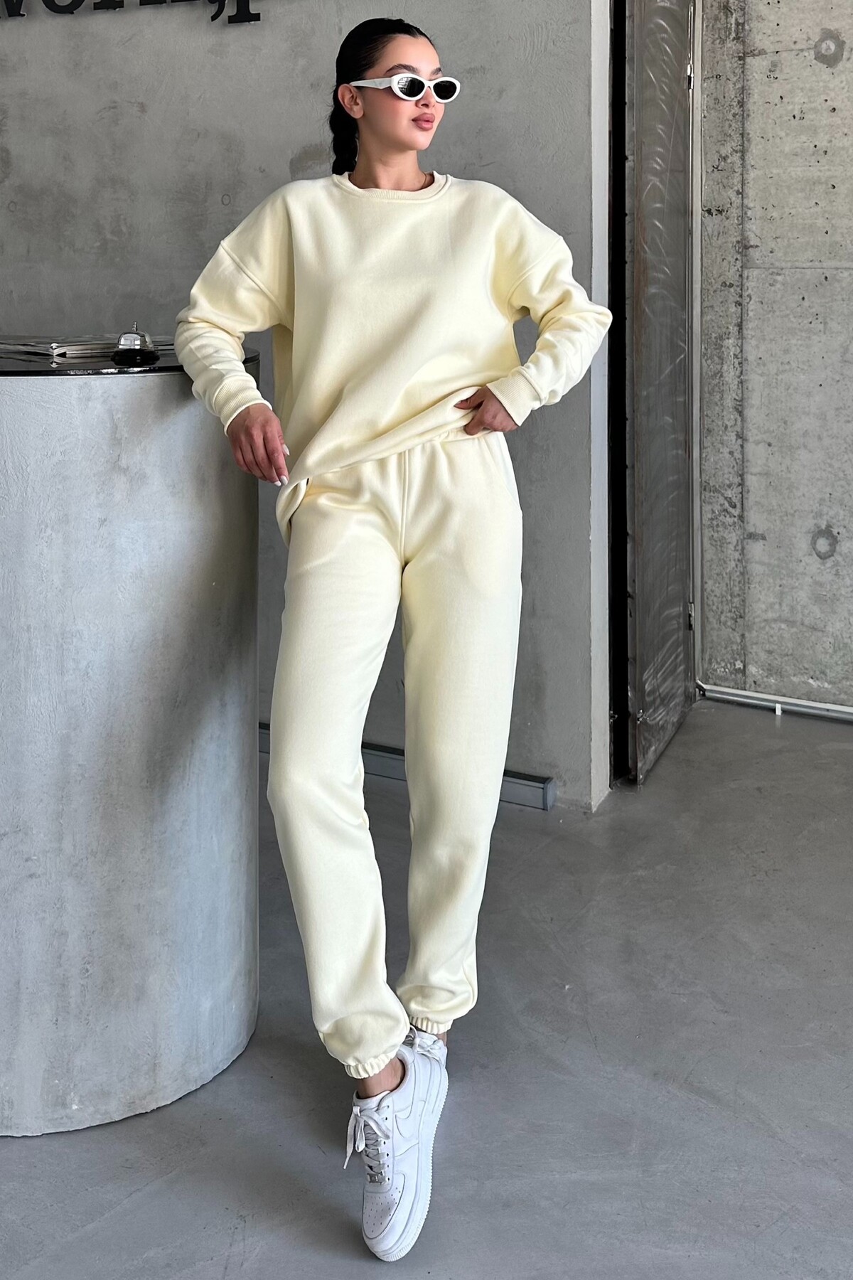 MODAGEN Gelbes Unisex-übergrößen-trainingsanzug-set – Rundhalsausschnitt - S