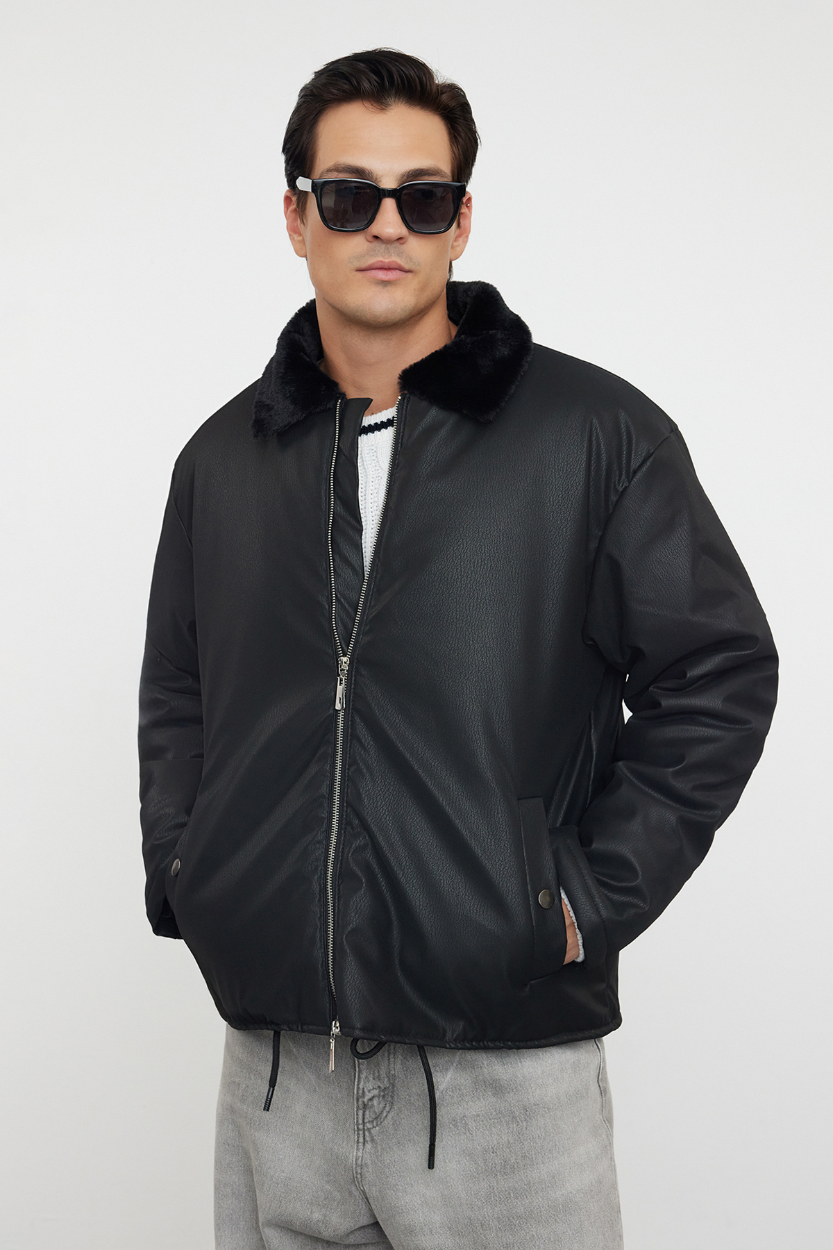 Trendyol Collection Wintermantel Aus Kunstleder Schwarz, Regular Fit, Pelzkragen für Herren - S