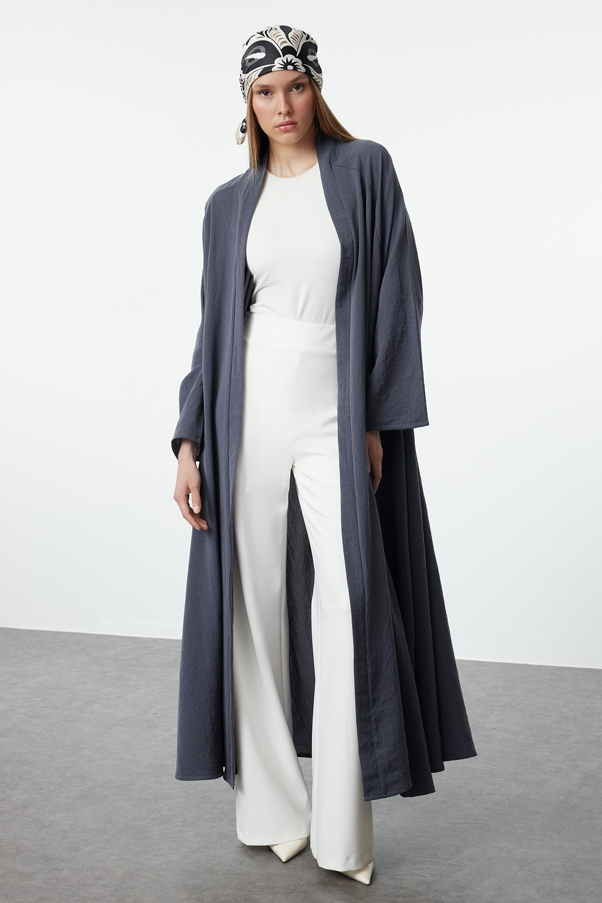 Trendyol Modest Anthrazitfarbenes, Zerknittertes Gewebe Mütze, Ferace Und Abaya für Damen - 40