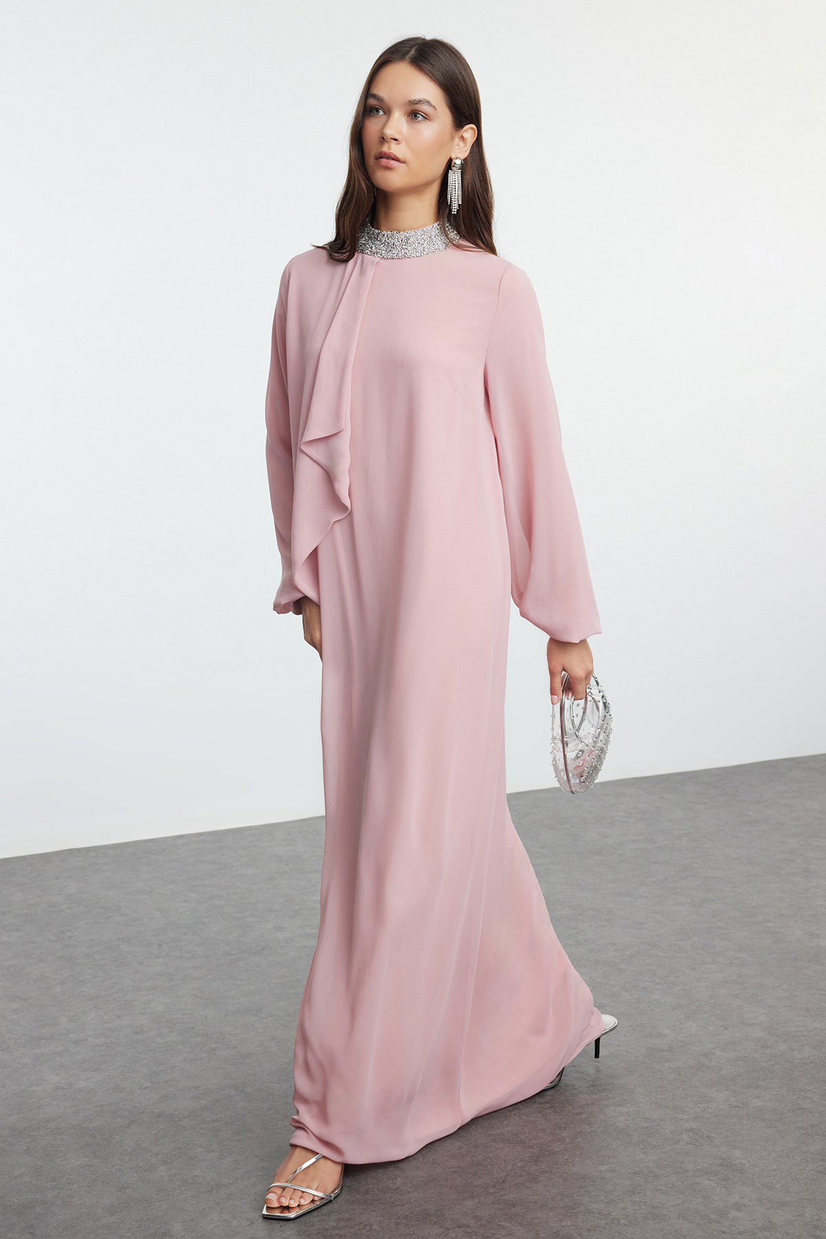 Trendyol Modest Rosa, Mit Schmucksteinen Besetztes Chiffon-abendkleid – Gefüttertes Abendkleid Tctss24db00065 für Damen - 40