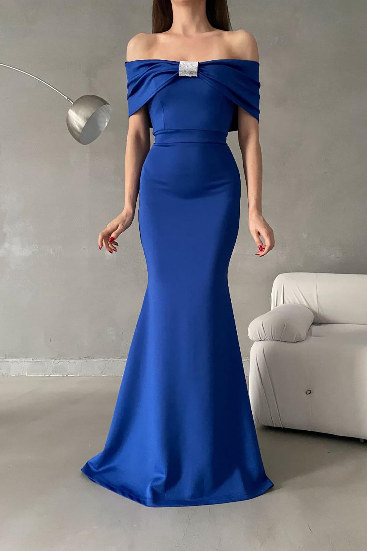 Deafox Saks Blue – Maxi-abendkleid Aus Scuba-stoff Mit Madonna-kragen Und Steindetail, Fischkragen für Damen - S