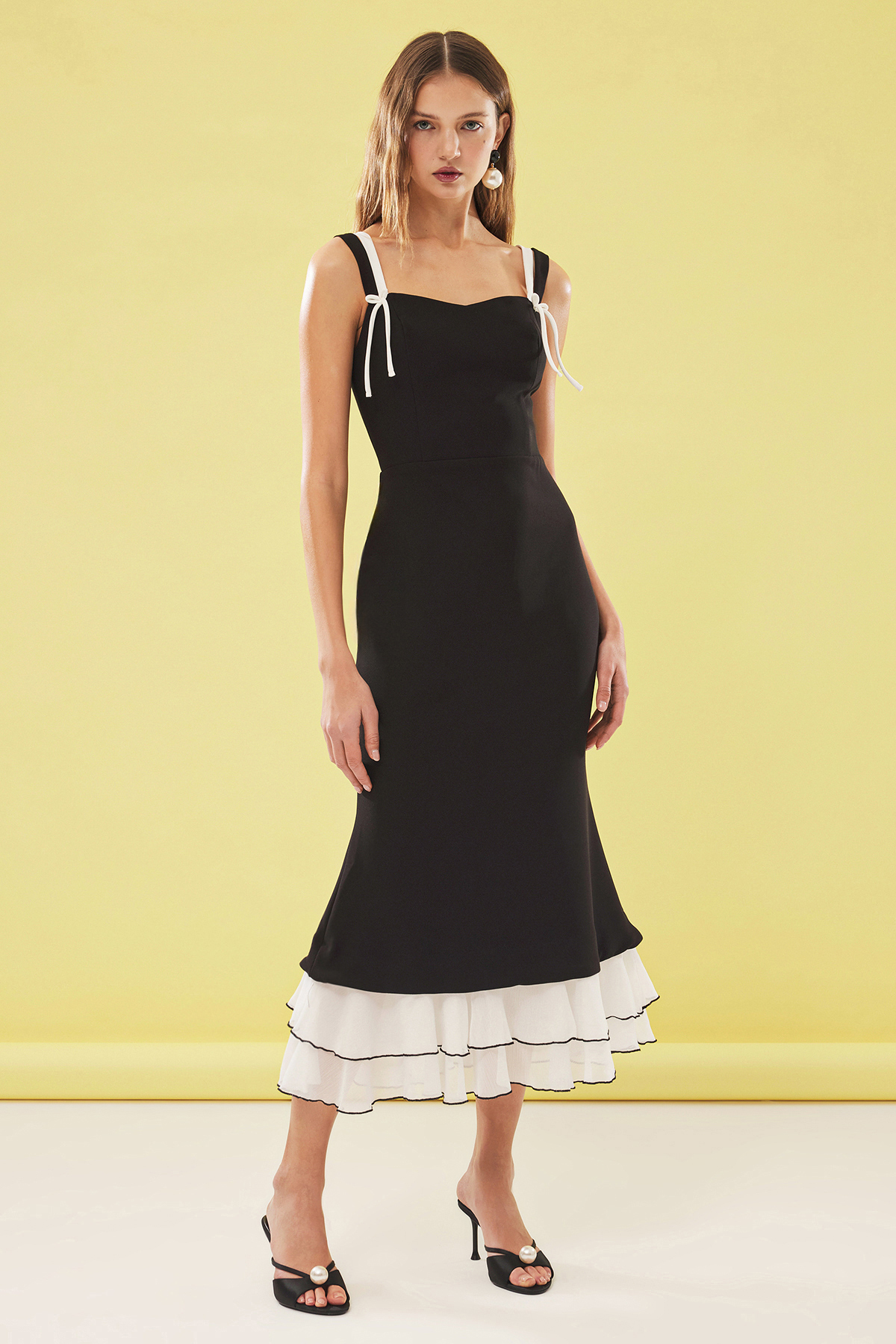 Trendyol Collection Schwarz-weißes, Gewebtes Hochzeits-/hochzeitskleid Mit Schleife Und Saumdetail, Schickes Abendkleid für Damen - 36