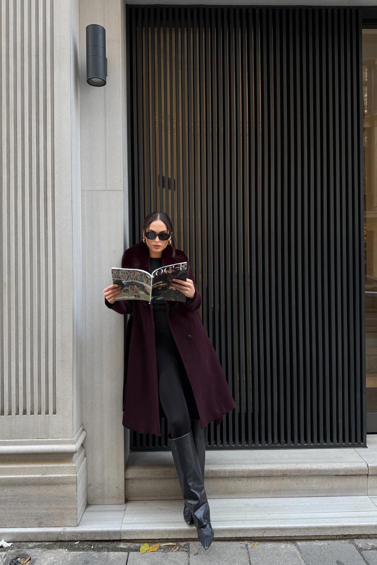 Olcay Damson Taillenmantel Mit Gürtel, Abnehmbarem Pelz Und Druckknopfverschluss für Damen - 40