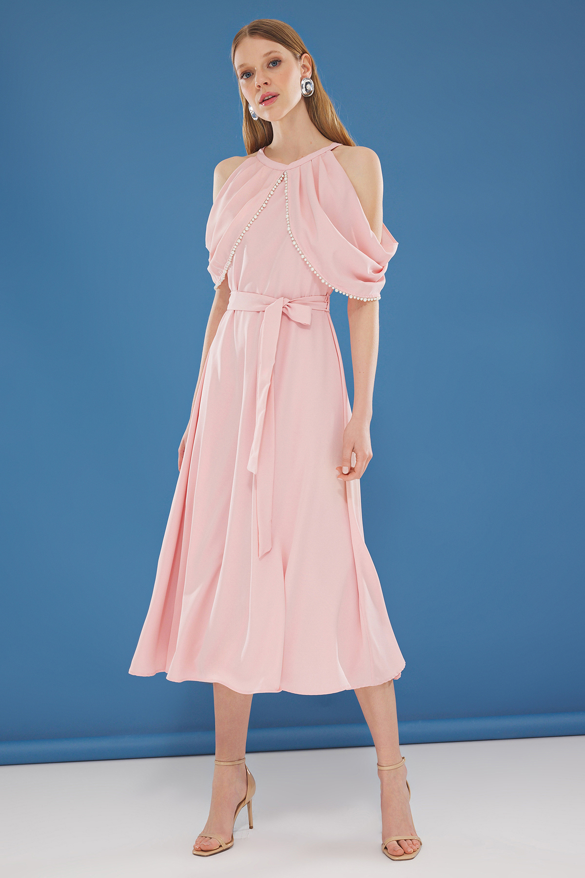 Trendyol Collection Stilvolles Midi-abendkleid Mit Perlenstickerei, Puder-a-linie Und Abendkleid für Damen - 38