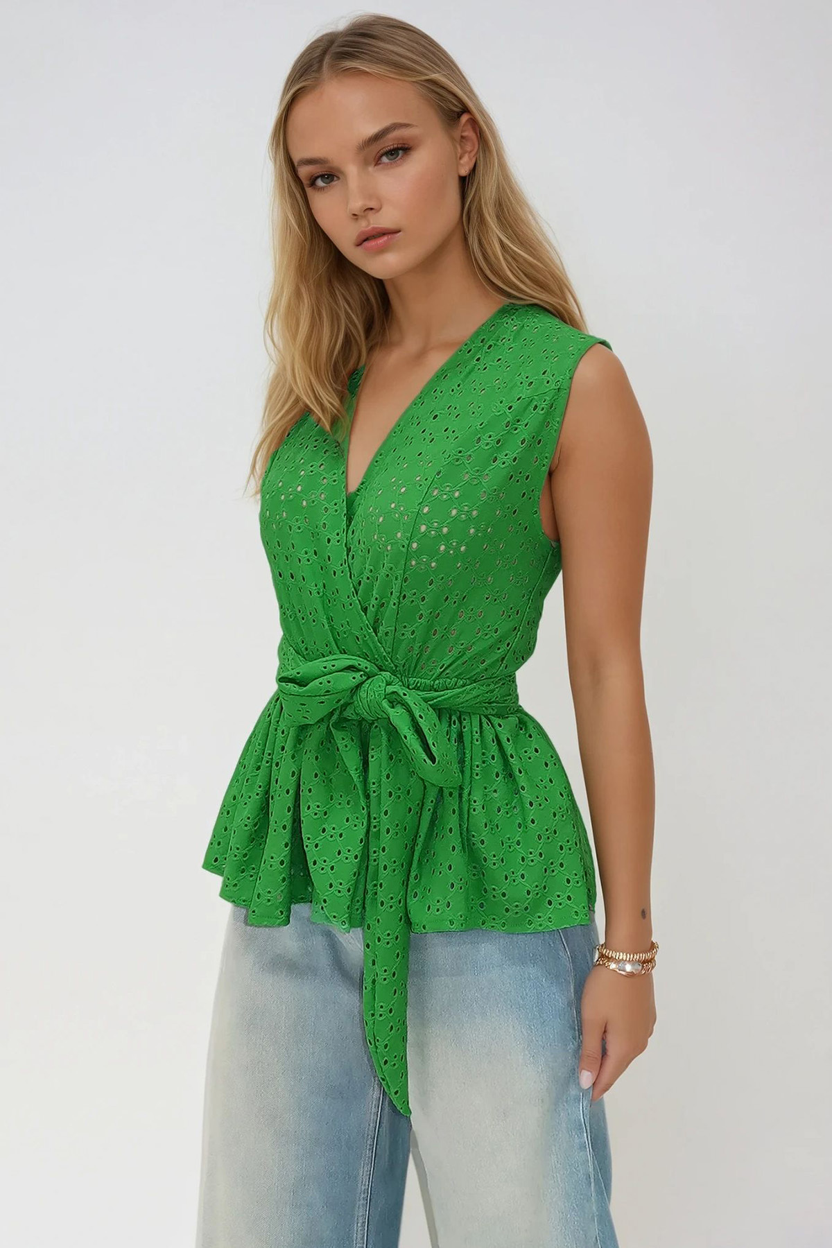 Trend Alaçatı Stili Grüne Bluse Mit Zweireihigem Kragen Und Güpüre-bluse Mit Volant Und Güpüre-bluse für Damen - 36