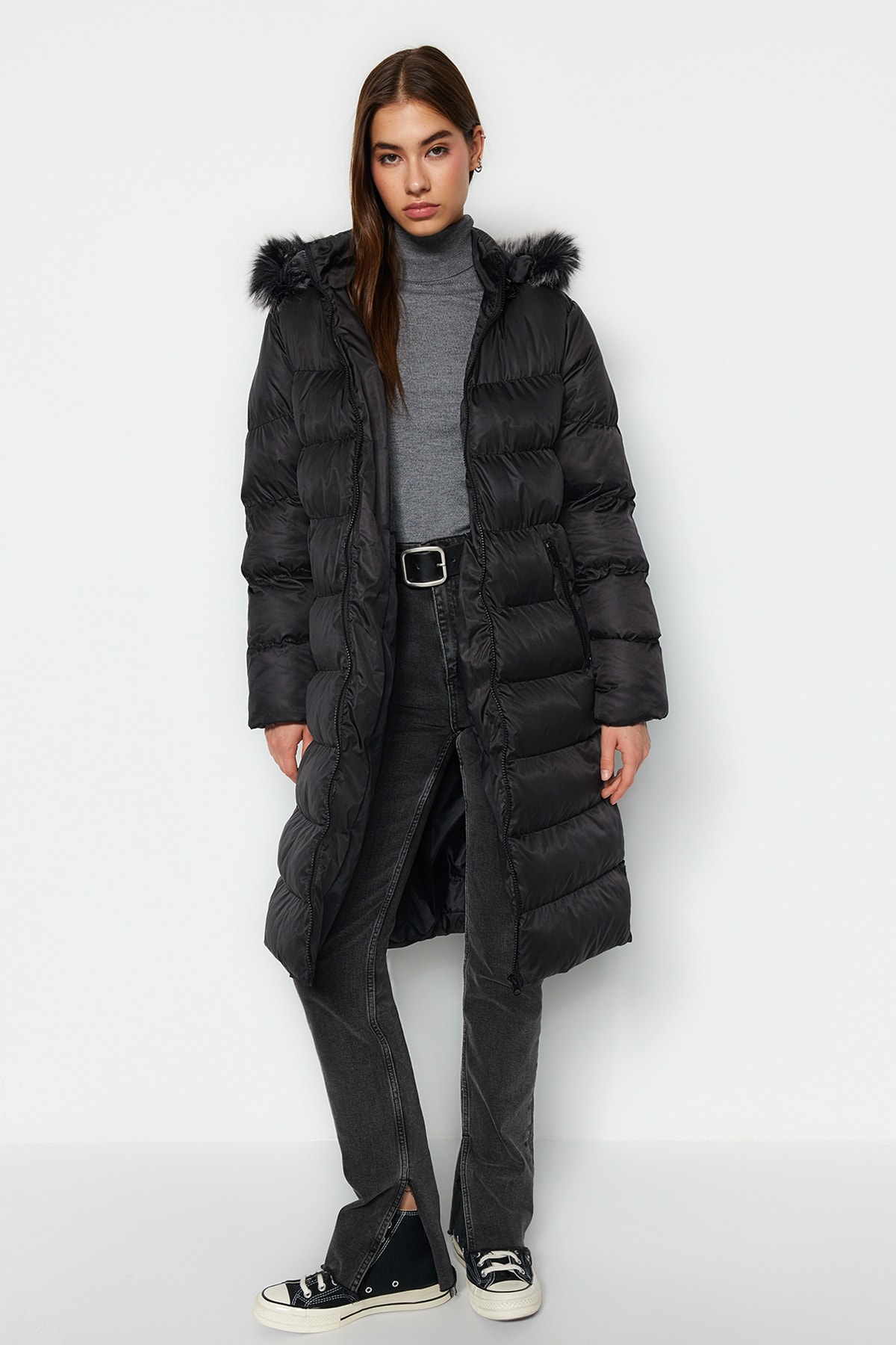 Trendyol Collection Schwarzer, Übergroßer, Wasserabweisender, Langer, Aufblasbarer Wintermantel Mit Fellkapuze für Damen - S