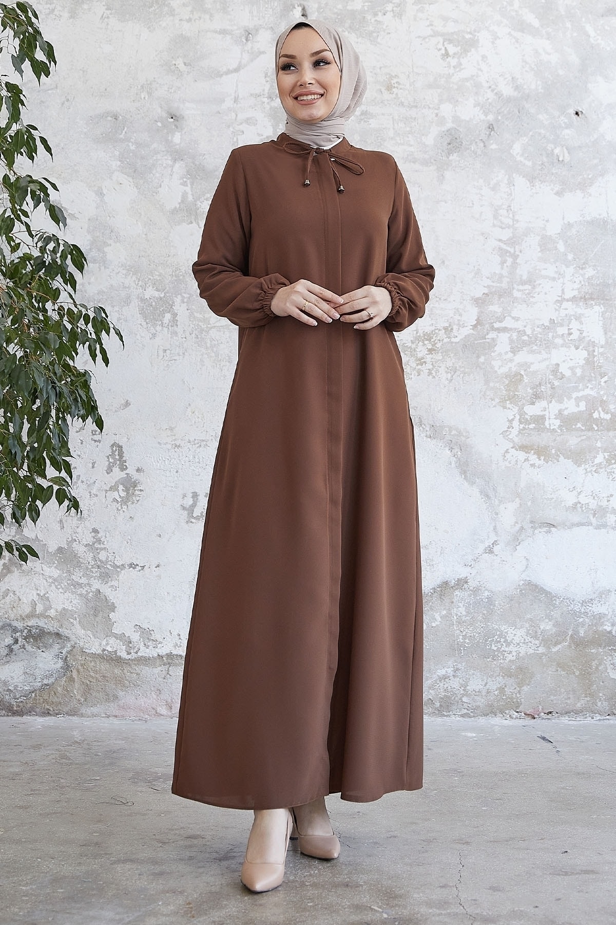 InStyle Abaya Mit Spitzenkragen Und Versteckter Knopfleiste – Hellbraun für Damen - 40