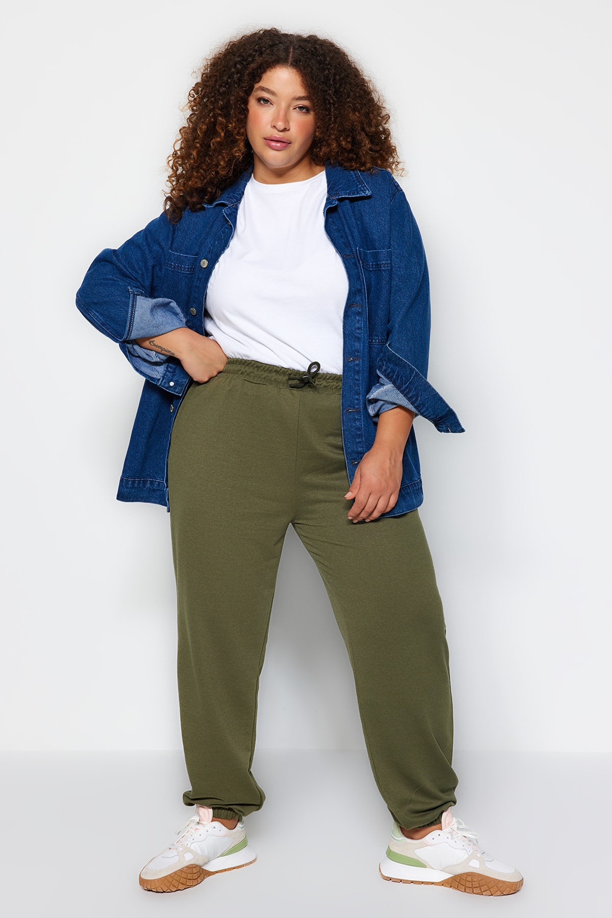 Trendyol Curve Khakifarbene Jogginghose Mit Elastischem Bein Und Gestrickter Jogginghose In Übergröße für Damen - 2XL