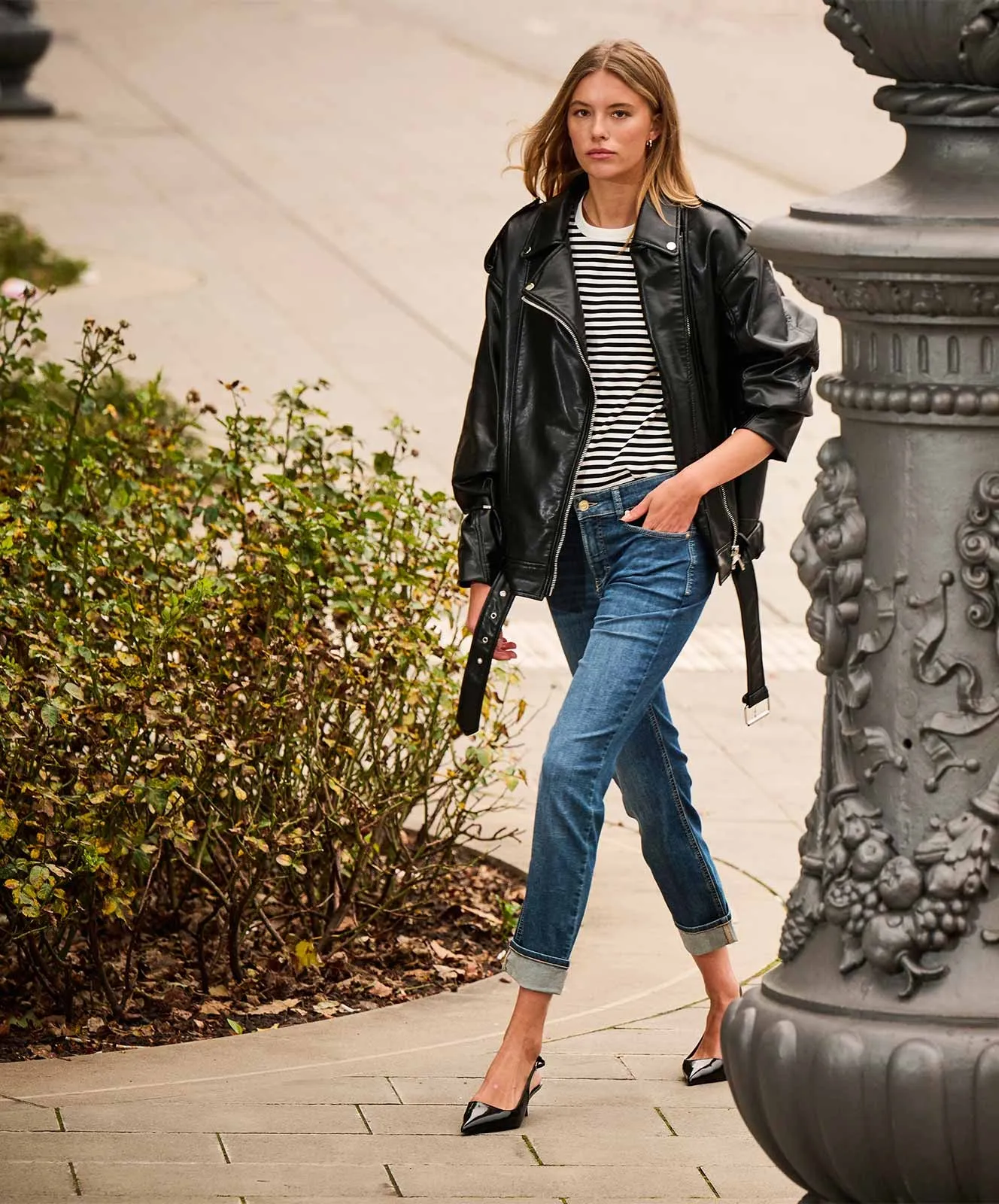 MAC Straight Jeans Sue Relax in Mid Blue Commercial Used