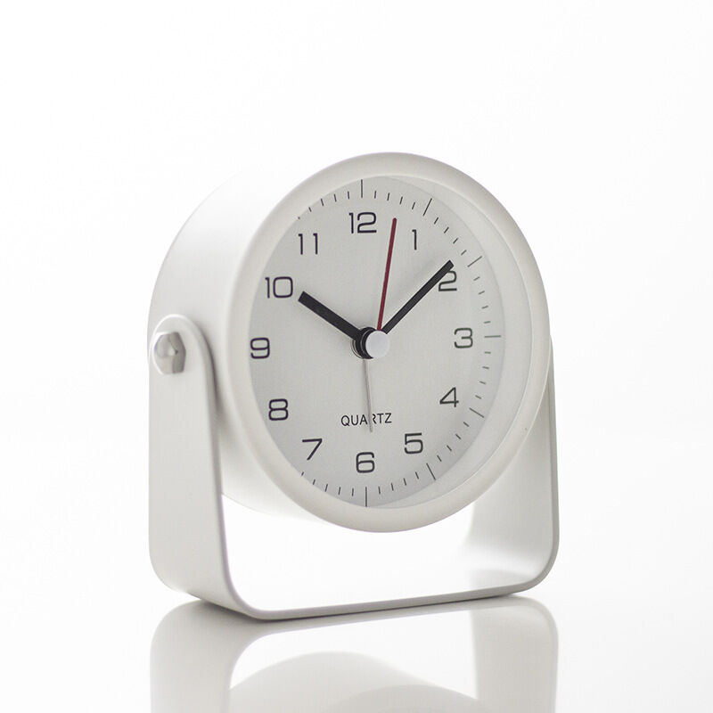 Analog Wecker–geräuschloser Wecker ohne Ticken, Tischuhr mit verstellbarem Winkel, batteriebetrieben mit Licht