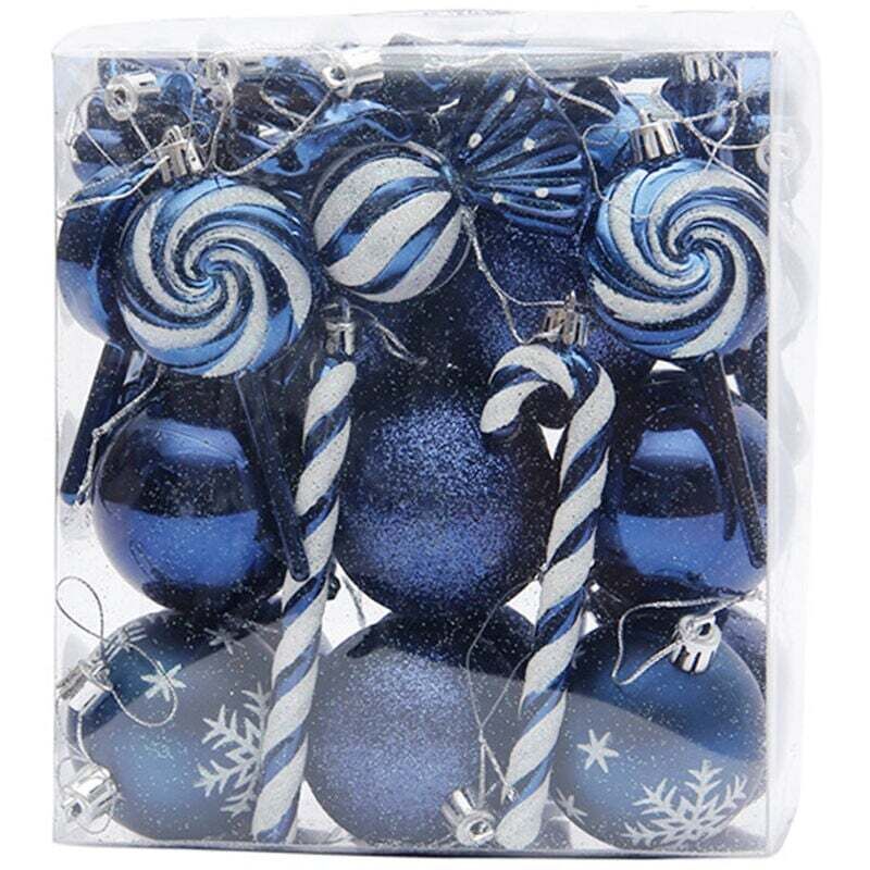 Hängende Weihnachtskugeln als Christbaumschmuck, für die Heimdekoration der Thanksgiving-Feier