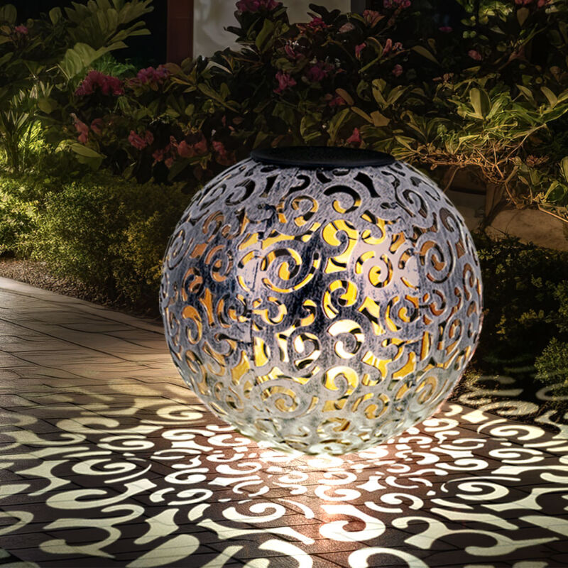 LED Solarlampe Gartendeko Außenlampe Terrassenleuchte silber antik Kugellampe mit Erdspieß, Dekorstanzungen, Metall, warmweiß, DxH 28,5 x 40 cm