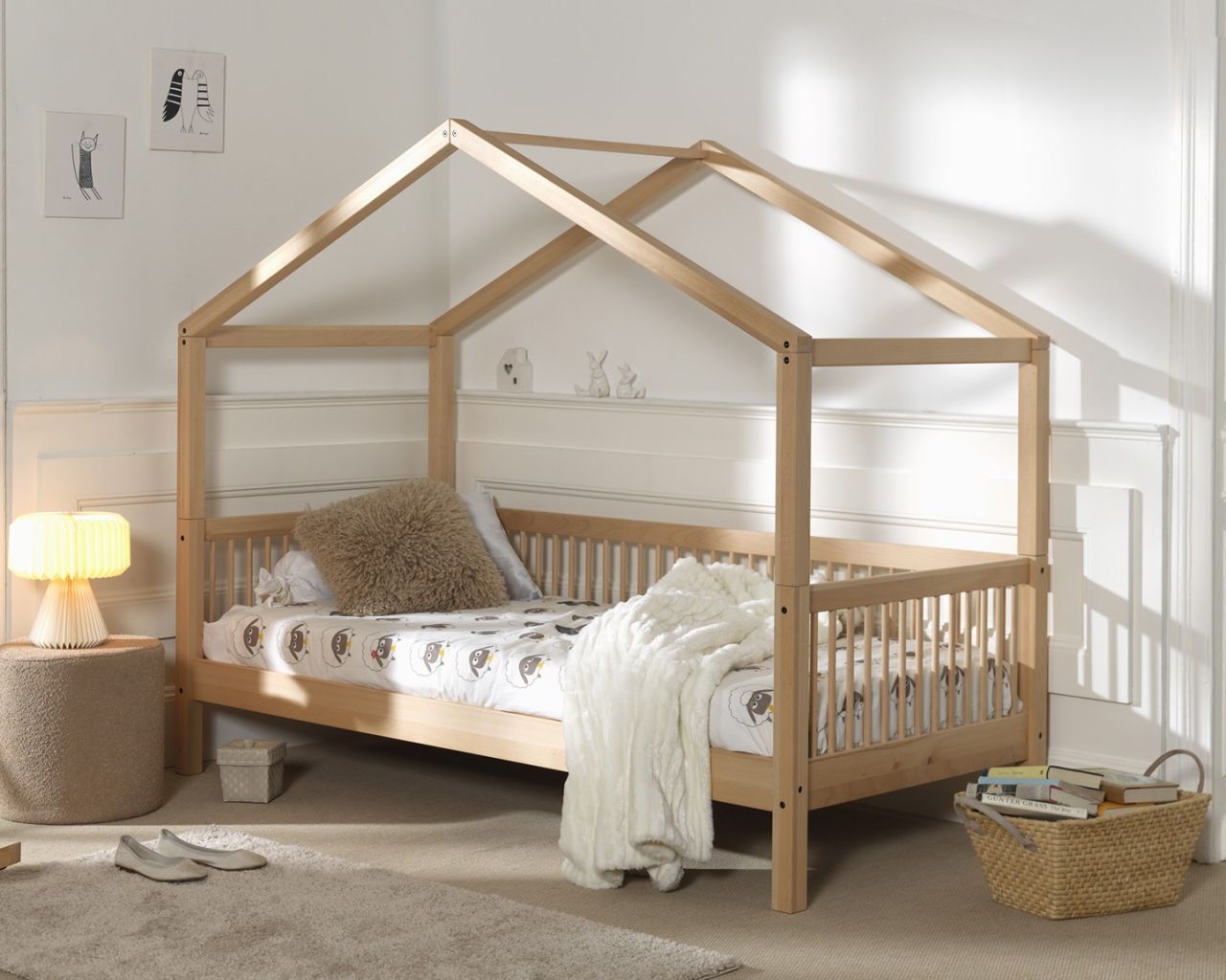 Hausbett Spielbett Kinderbett 90x200 Kindermöbel Lattenrost Buche massiv natur