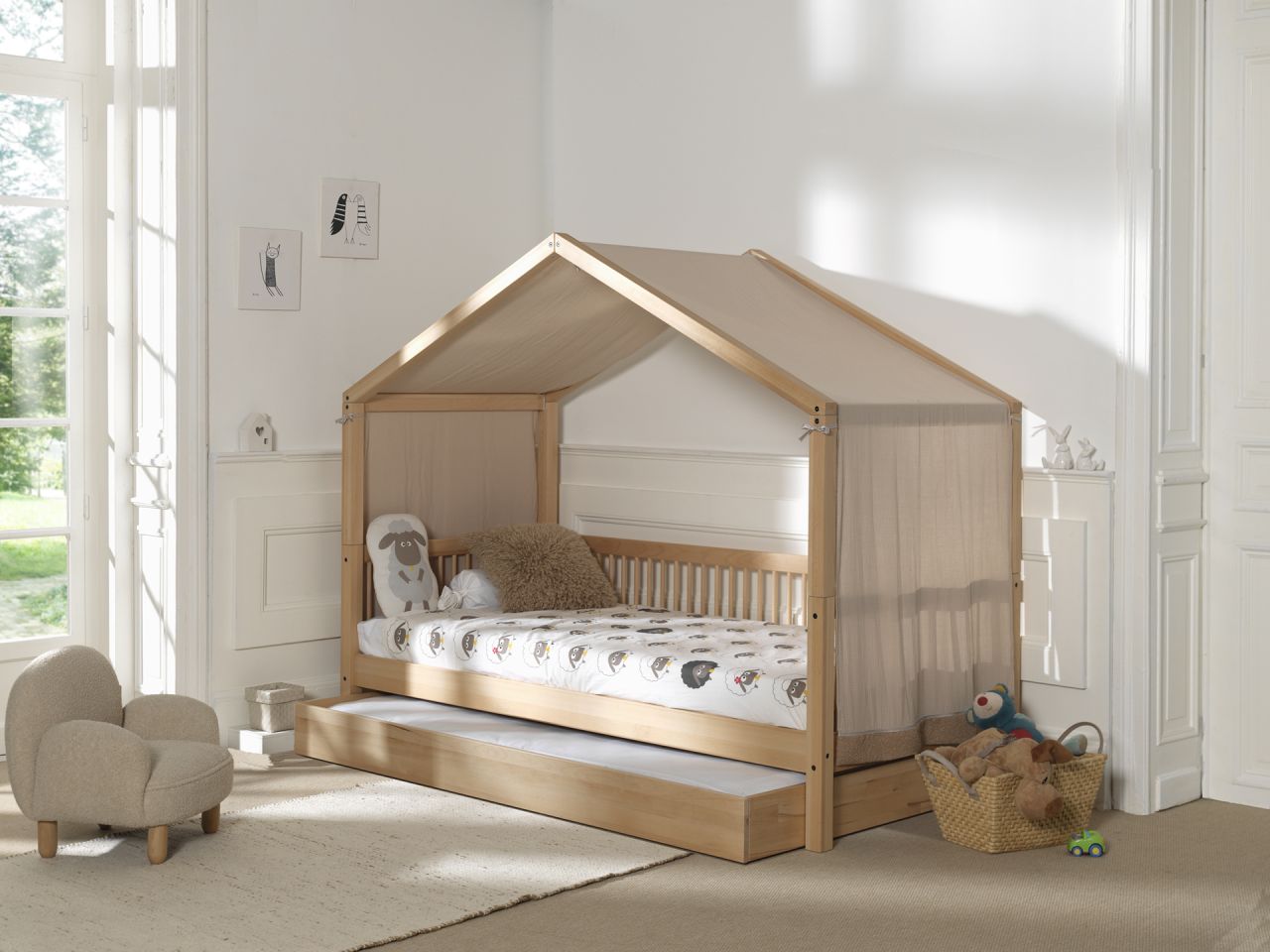 Hausbett 90x200 mit Bettschublade Textilhimmel Lattenrost Spielbett Buche Natur