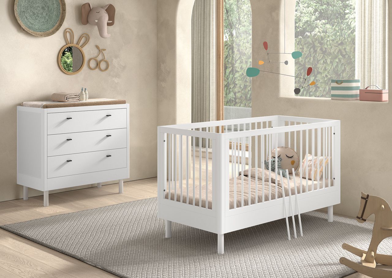 Set Babybett und Kommode Kinderzimmer Babyzimmer Buche massiv Weiß lackiert