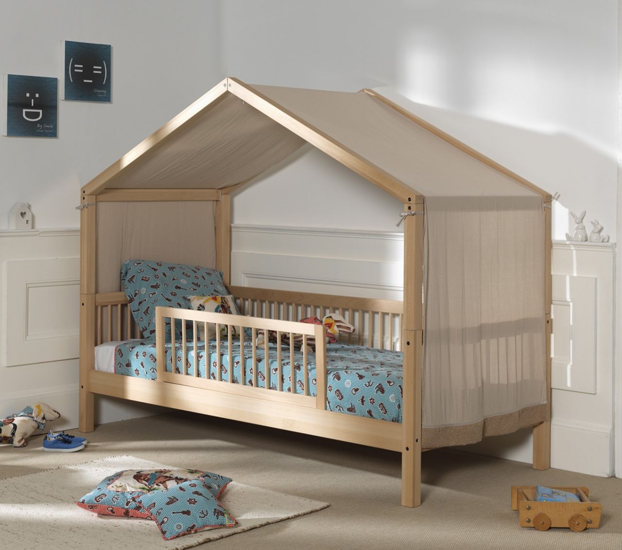 Hausbett 90x200 Himmel Rausfallschutz Lattenrost Spielbett Buche massiv natur