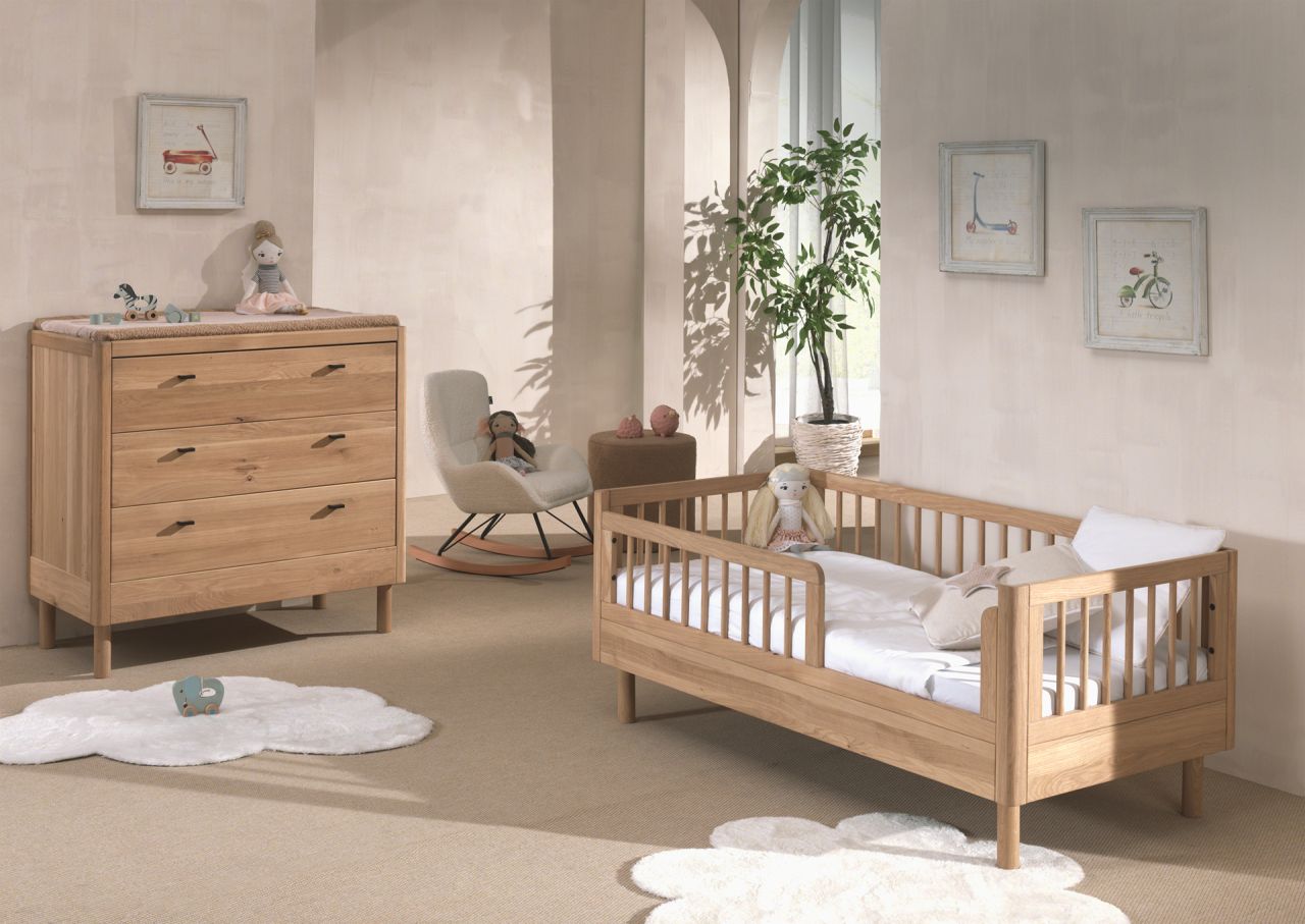 Set Juniorbett und Kommode Kinderzimmer Babyzimmer Eiche Massivholz natur geölt