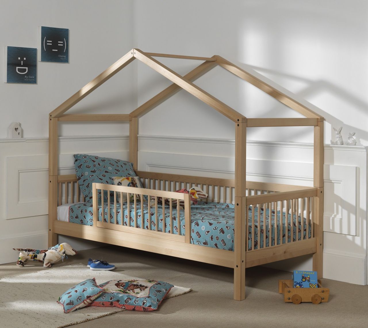 Hausbett Kinderbett 90x200 Rausfallschutz Lattenrost Spielbett Buche natur